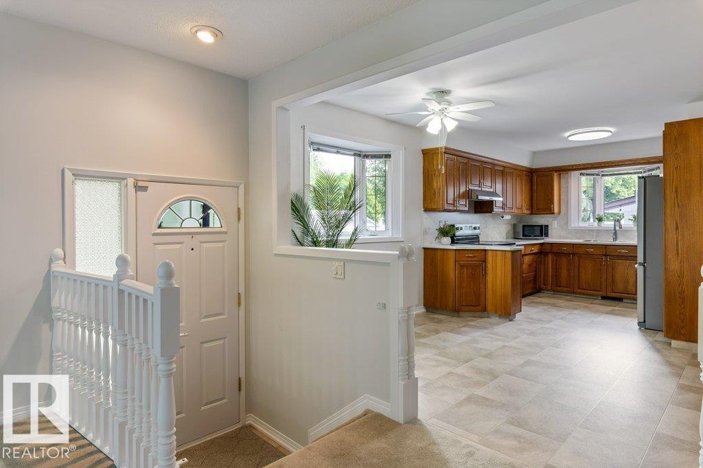 11217 38 Street Nw, Edmonton, AB - Indoor Photo Showing Other Room