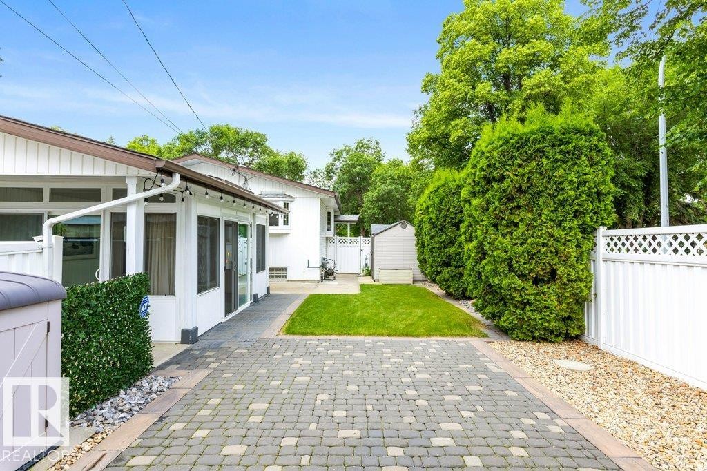 11217 38 Street Nw, Edmonton, AB - Outdoor