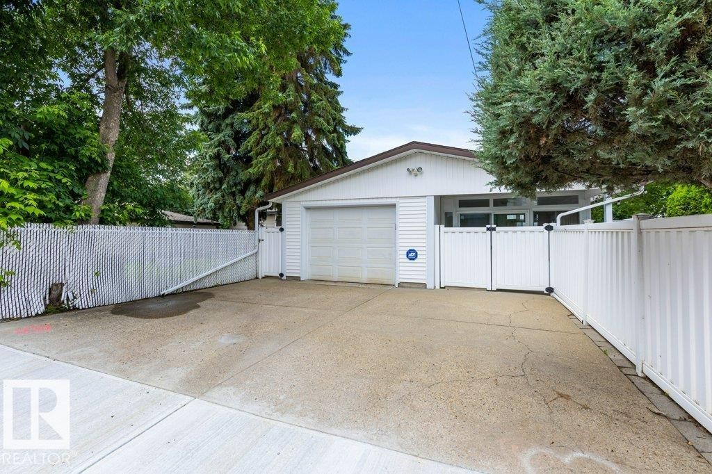 11217 38 Street Nw, Edmonton, AB - Outdoor