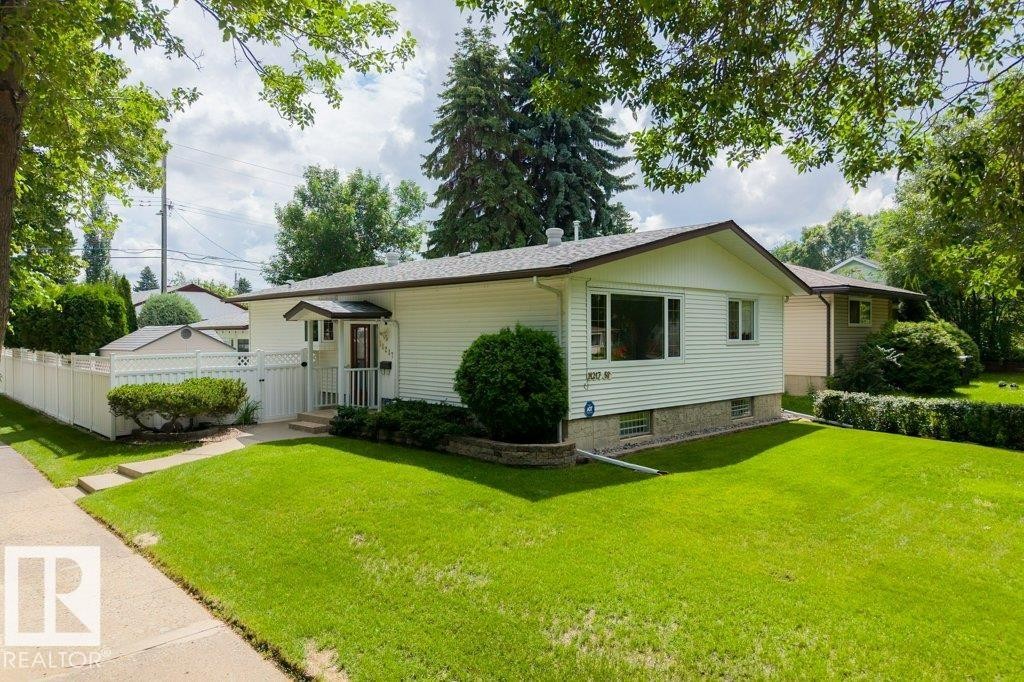 11217 38 Street Nw, Edmonton, AB - Outdoor
