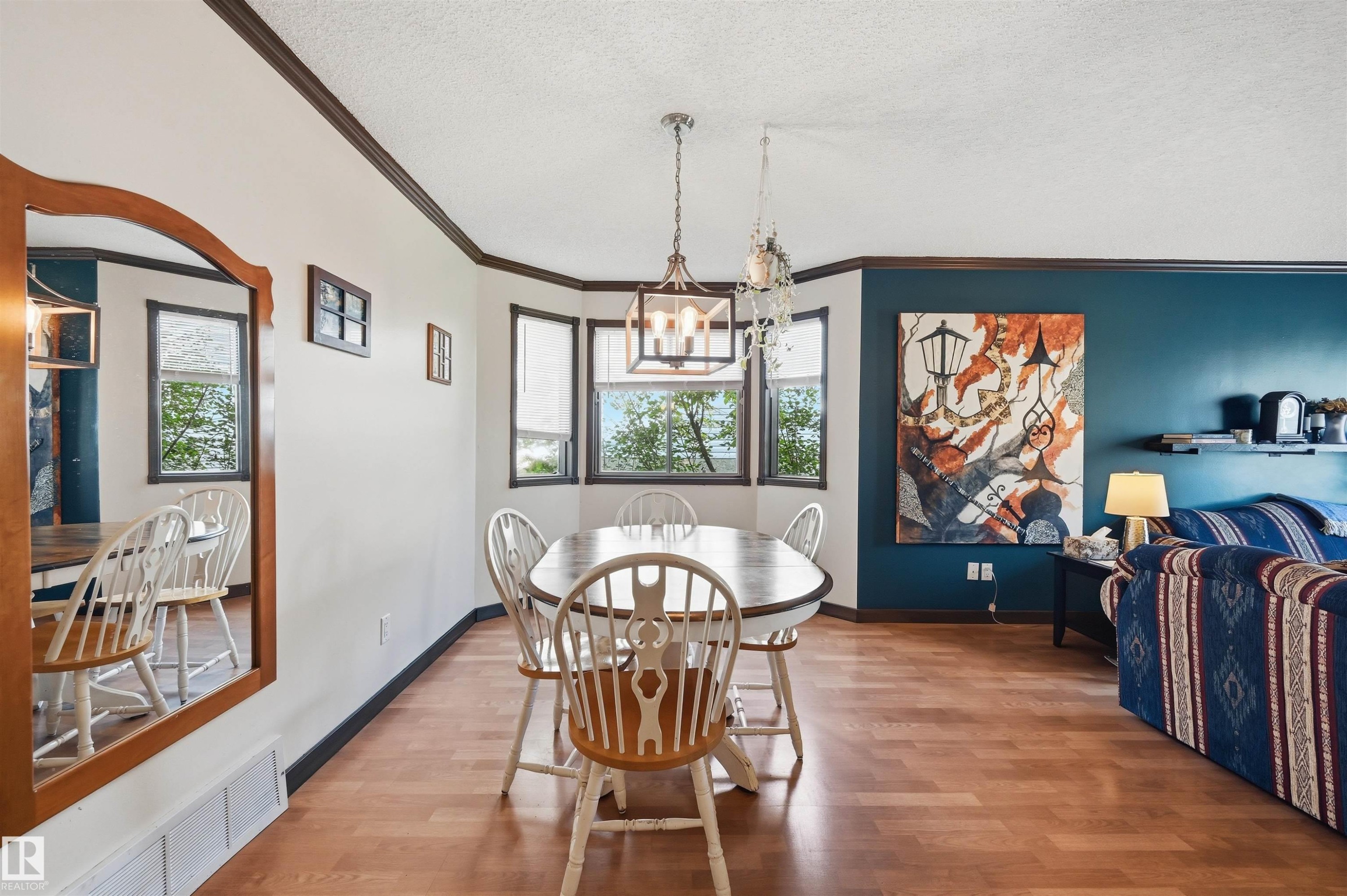 18639 72 Avenue Nw, Edmonton, AB - Indoor Photo Showing Dining Room