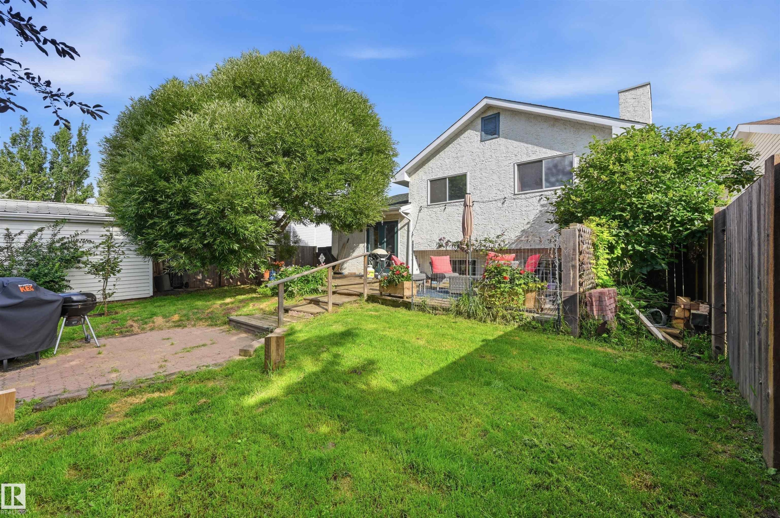 18639 72 Avenue Nw, Edmonton, AB - Outdoor