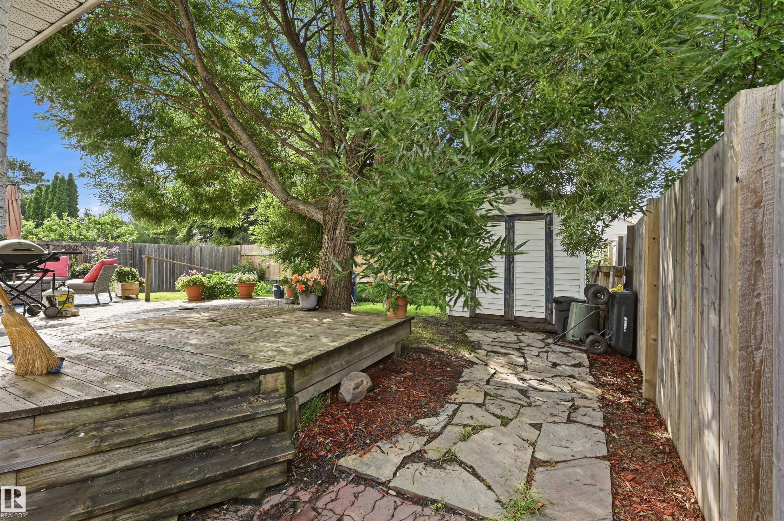 18639 72 Avenue Nw, Edmonton, AB - Outdoor