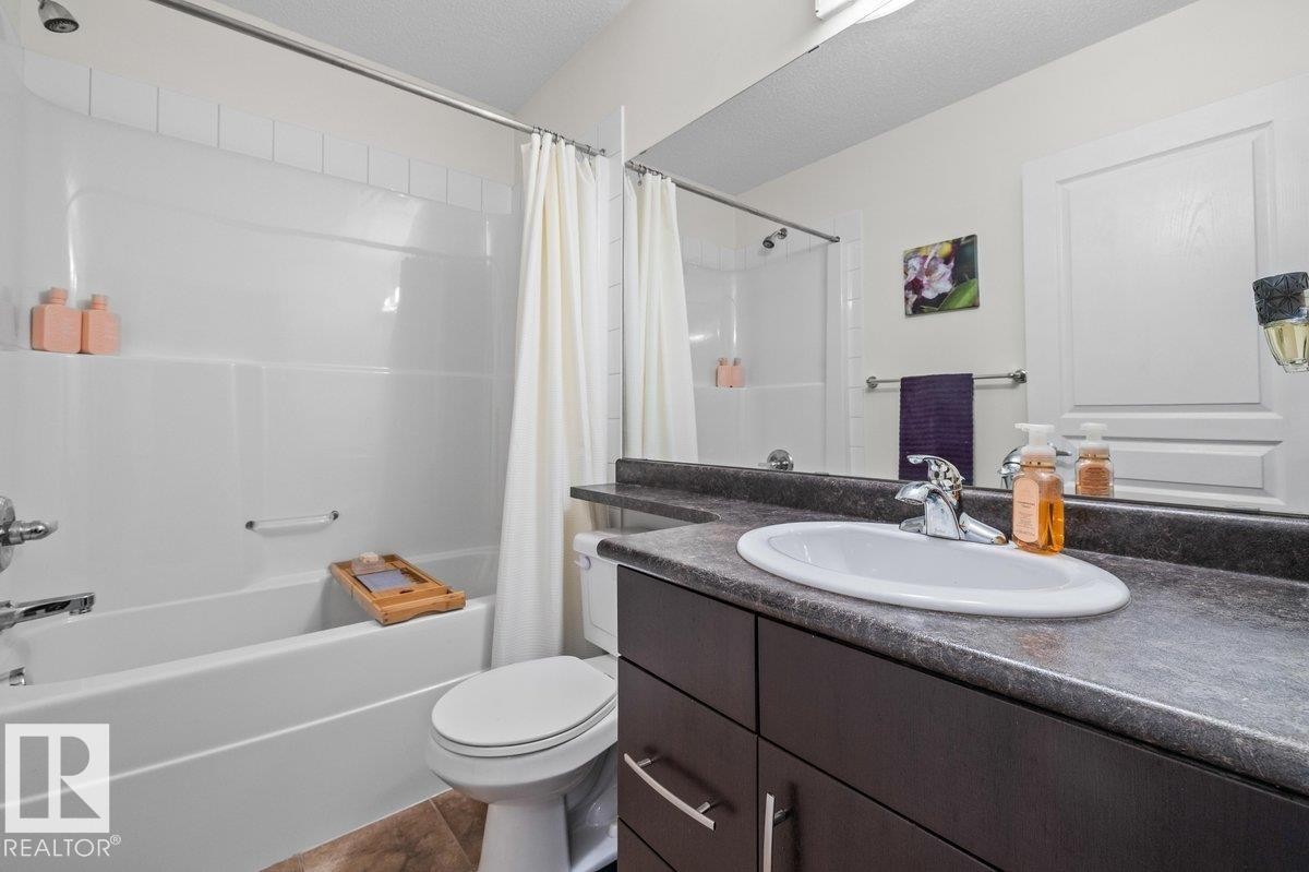 17020 78A Street Nw, Edmonton, AB - Indoor Photo Showing Bathroom