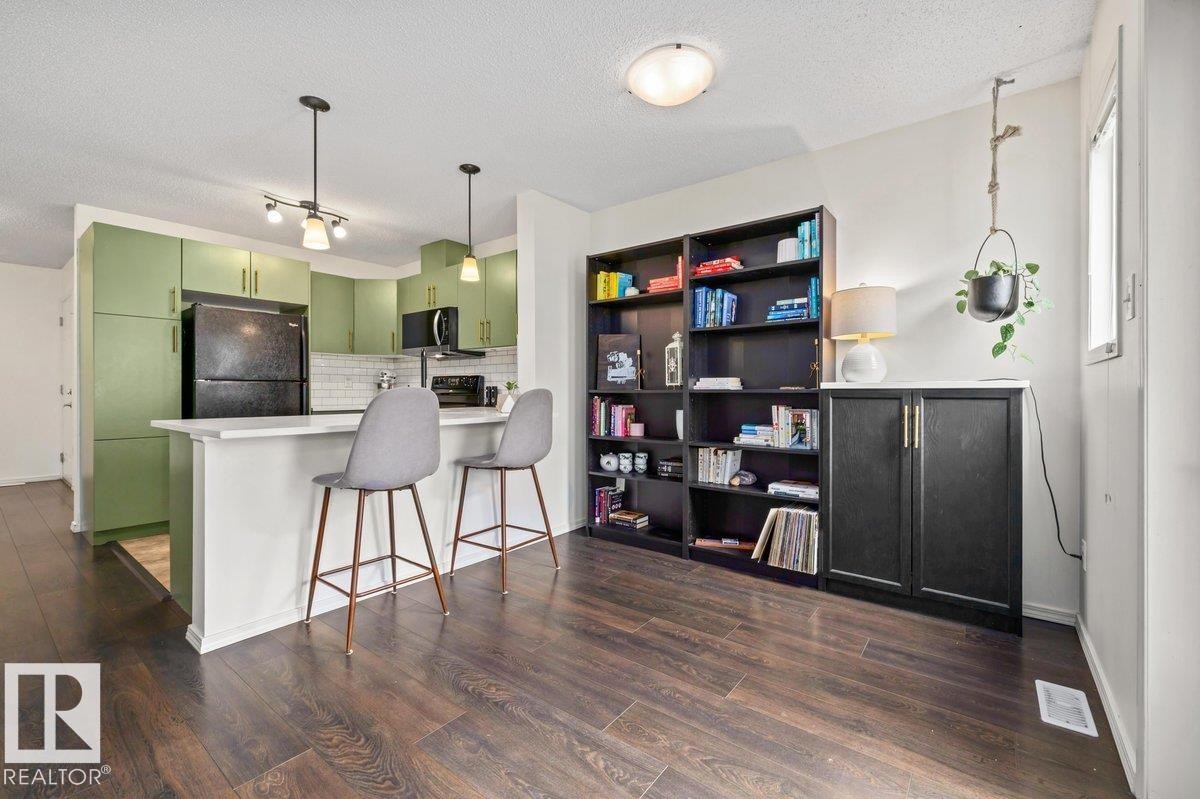 17020 78A Street Nw, Edmonton, AB - Indoor Photo Showing Kitchen
