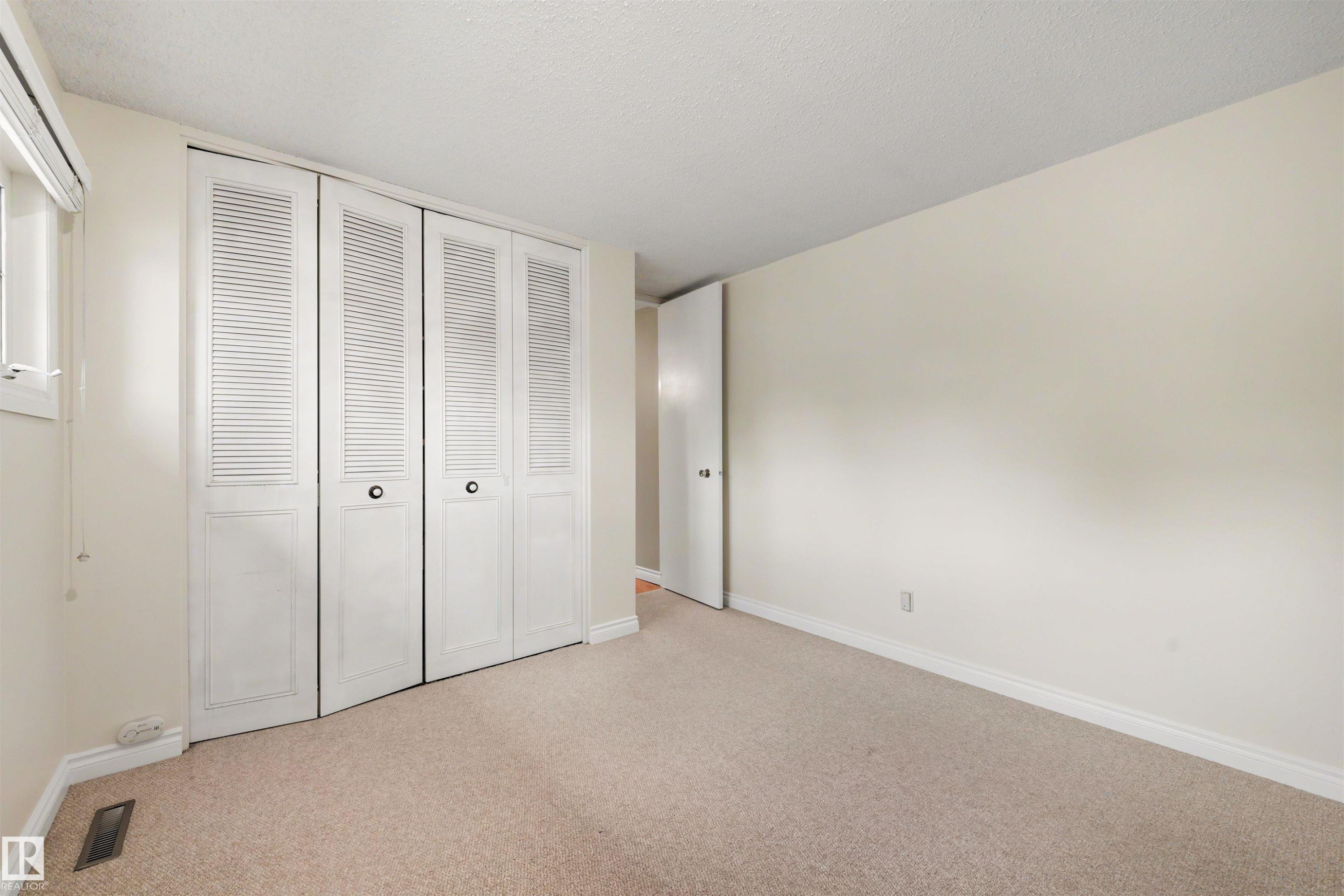 4139 122 Street Nw, Edmonton, AB - Indoor Photo Showing Other Room