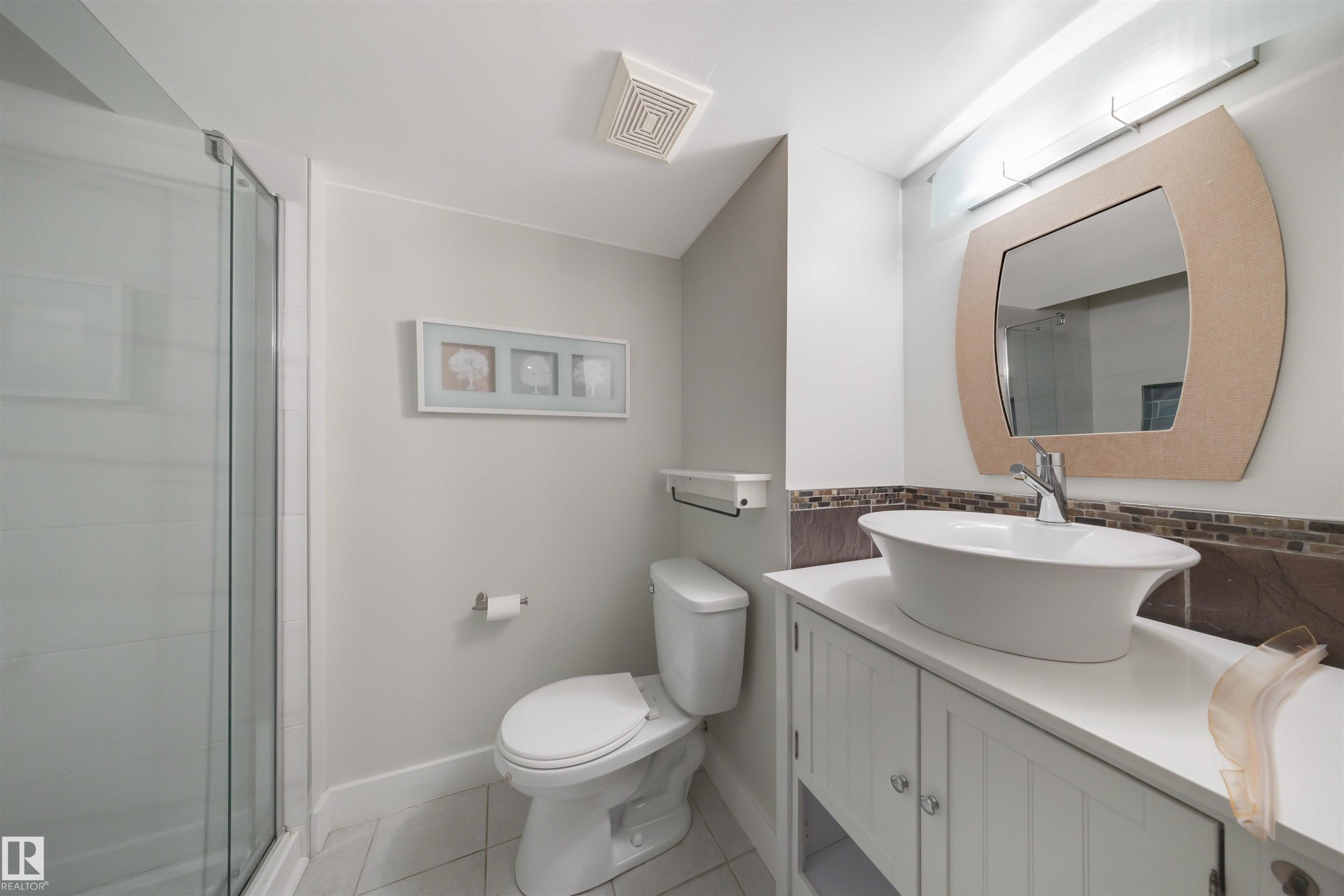 4139 122 Street Nw, Edmonton, AB - Indoor Photo Showing Bathroom