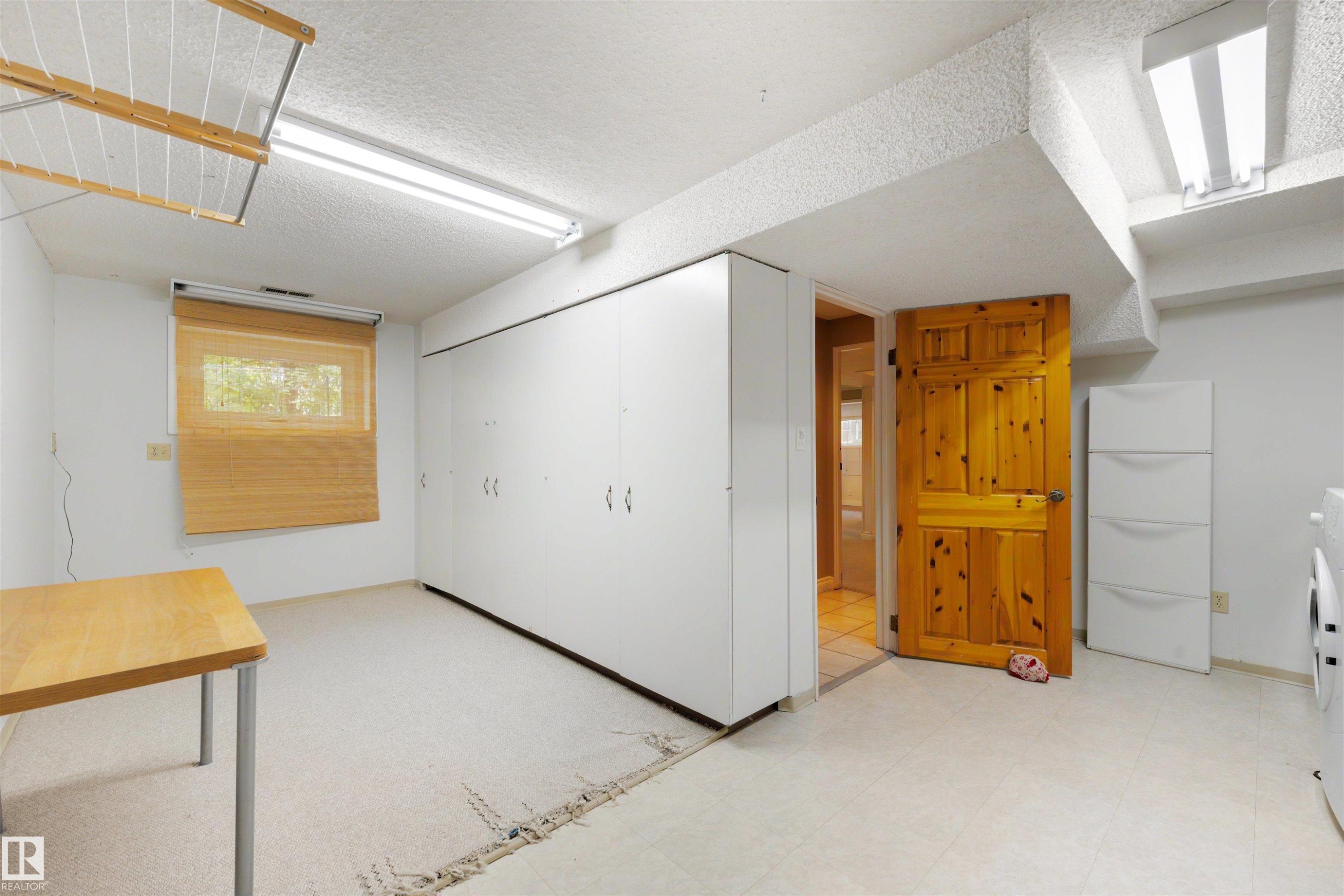 4139 122 Street Nw, Edmonton, AB - Indoor