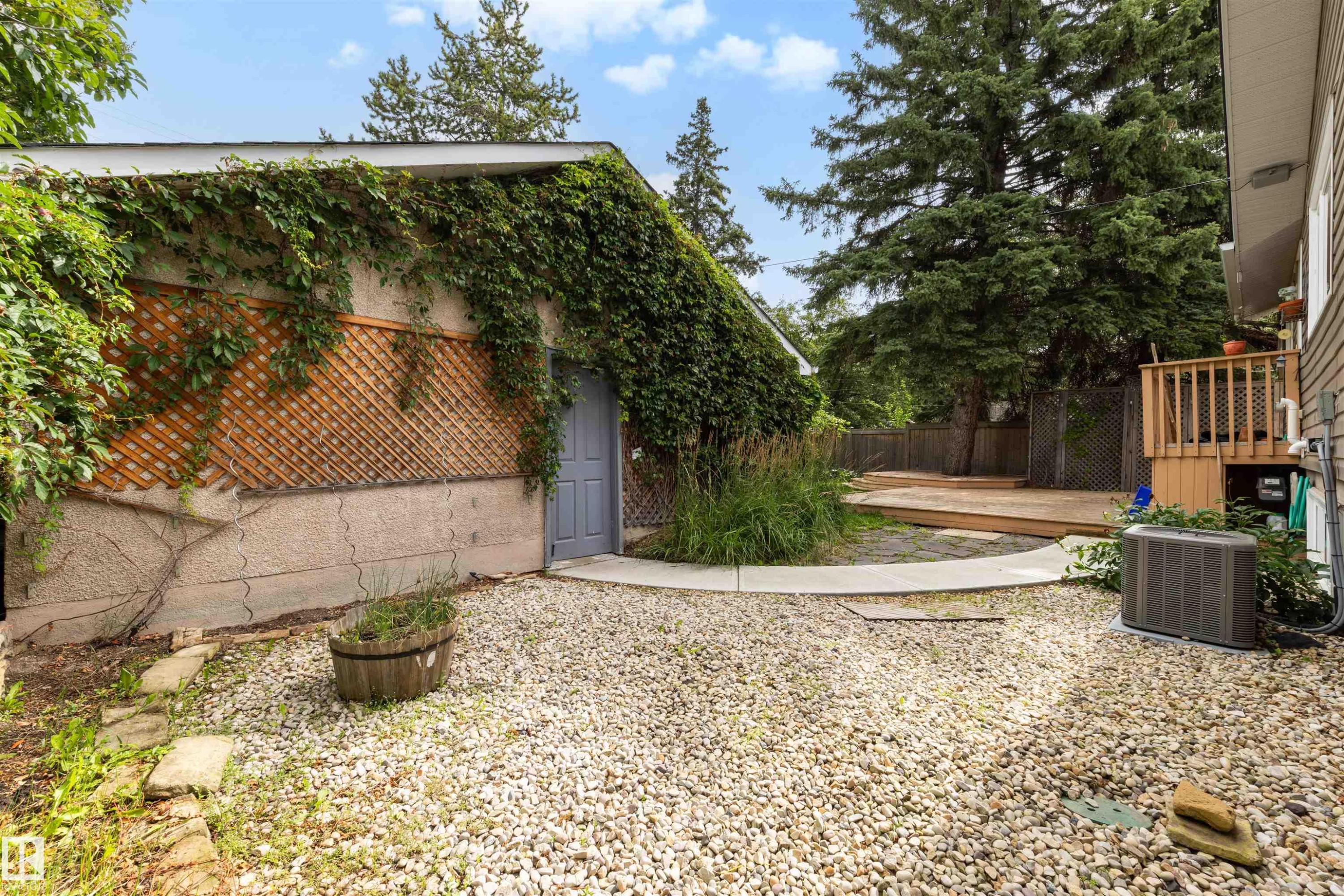 4139 122 Street Nw, Edmonton, AB - Outdoor