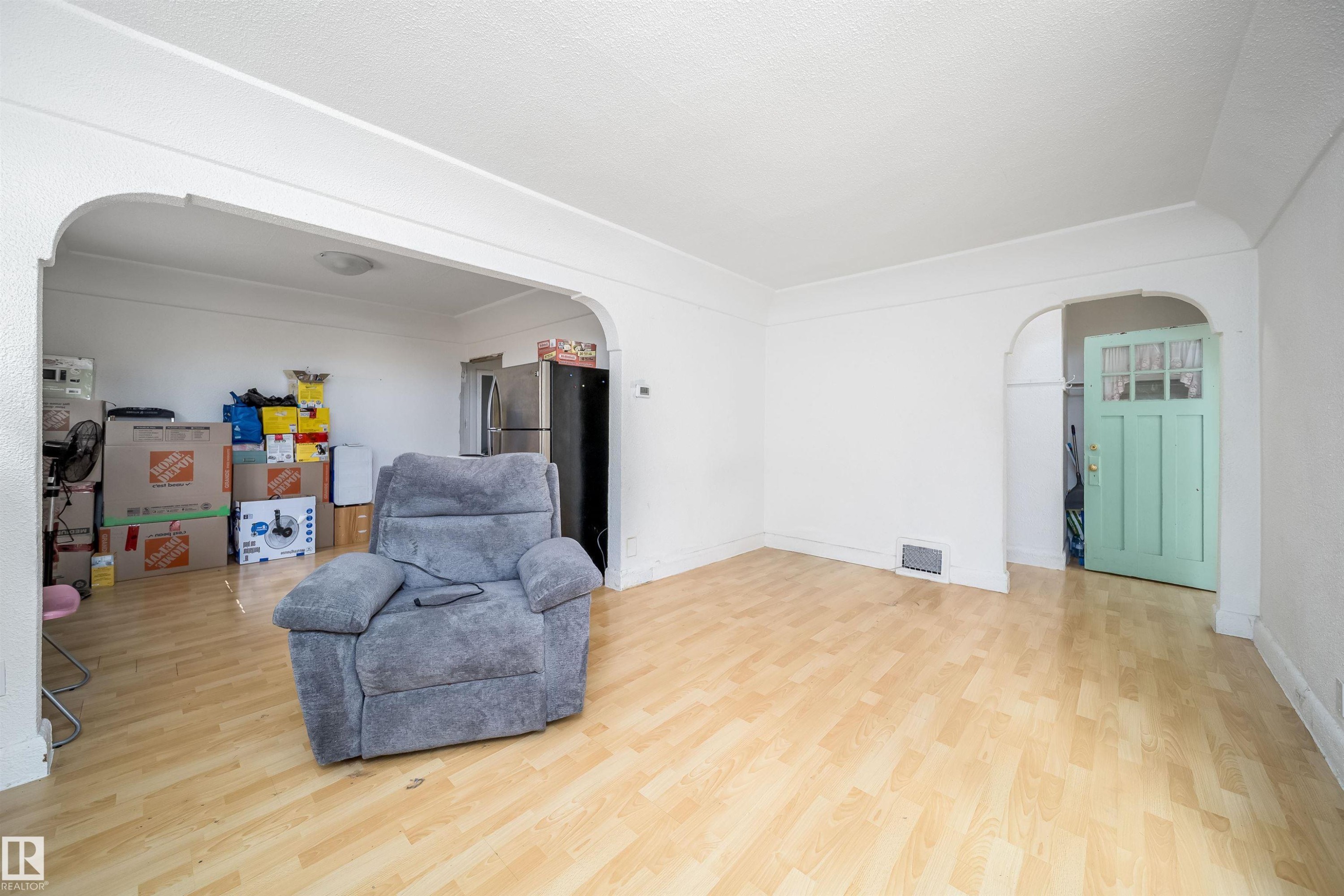 11604 97 Street Nw, Edmonton, AB - Indoor