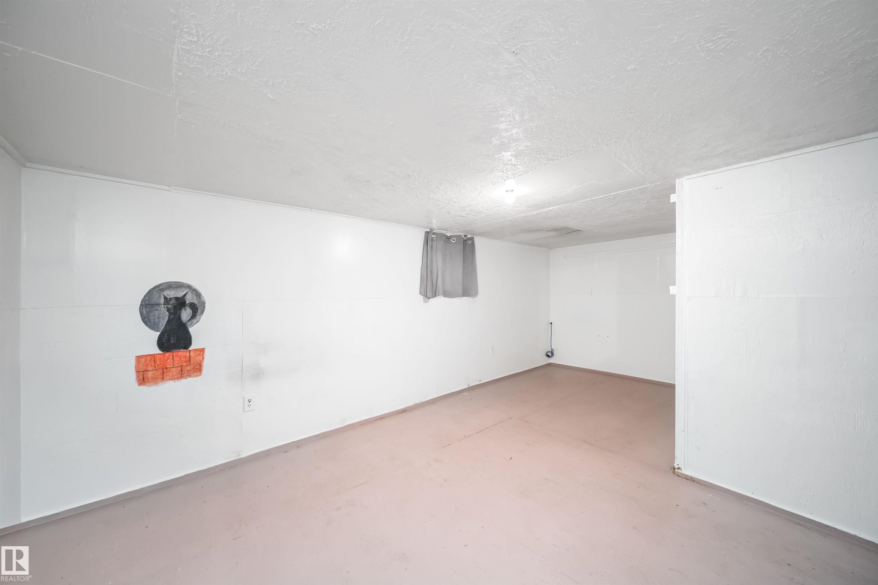11604 97 Street Nw, Edmonton, AB - Indoor