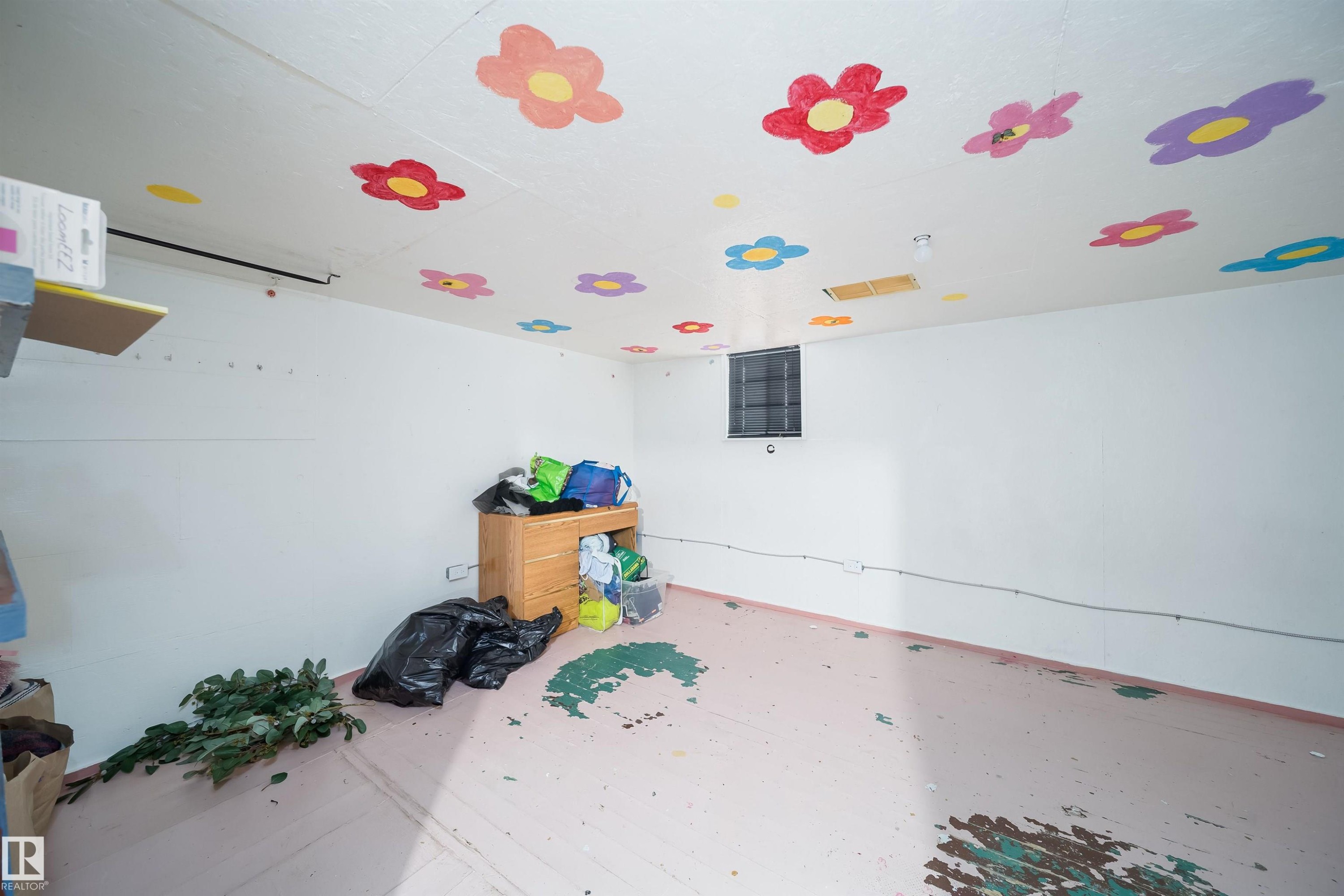 11604 97 Street Nw, Edmonton, AB - Indoor