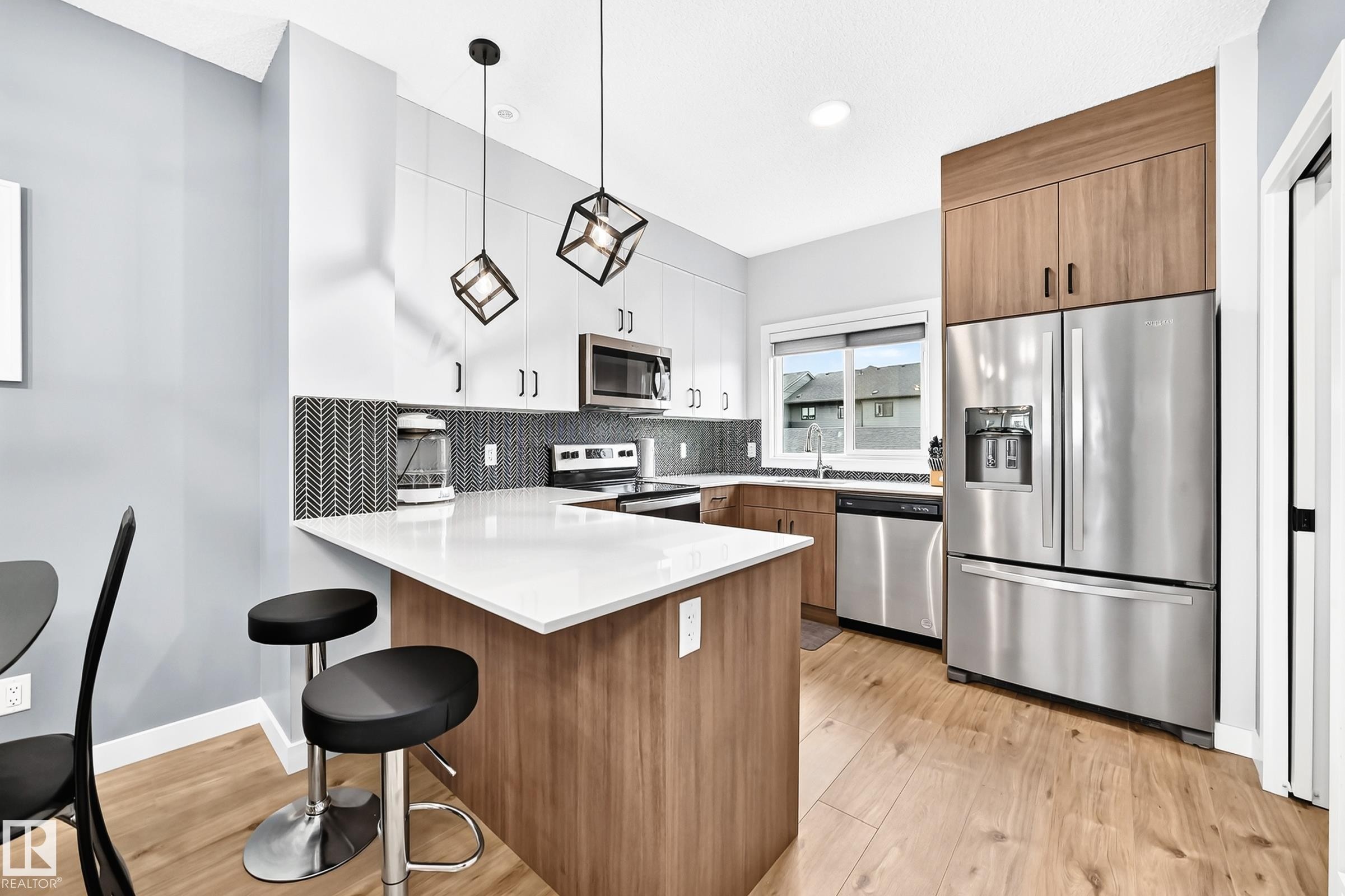 #15 6214 Cartmell Ct Sw, Edmonton, AB - Indoor Photo Showing Kitchen With Stainless Steel Kitchen With Upgraded Kitchen