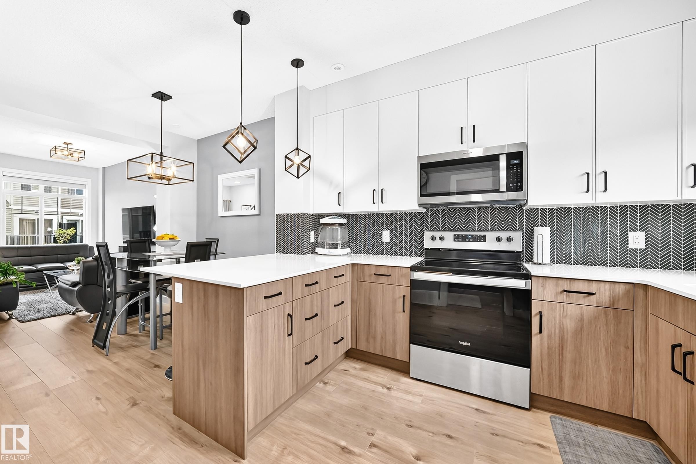 #15 6214 Cartmell Ct Sw, Edmonton, AB - Indoor Photo Showing Kitchen With Upgraded Kitchen