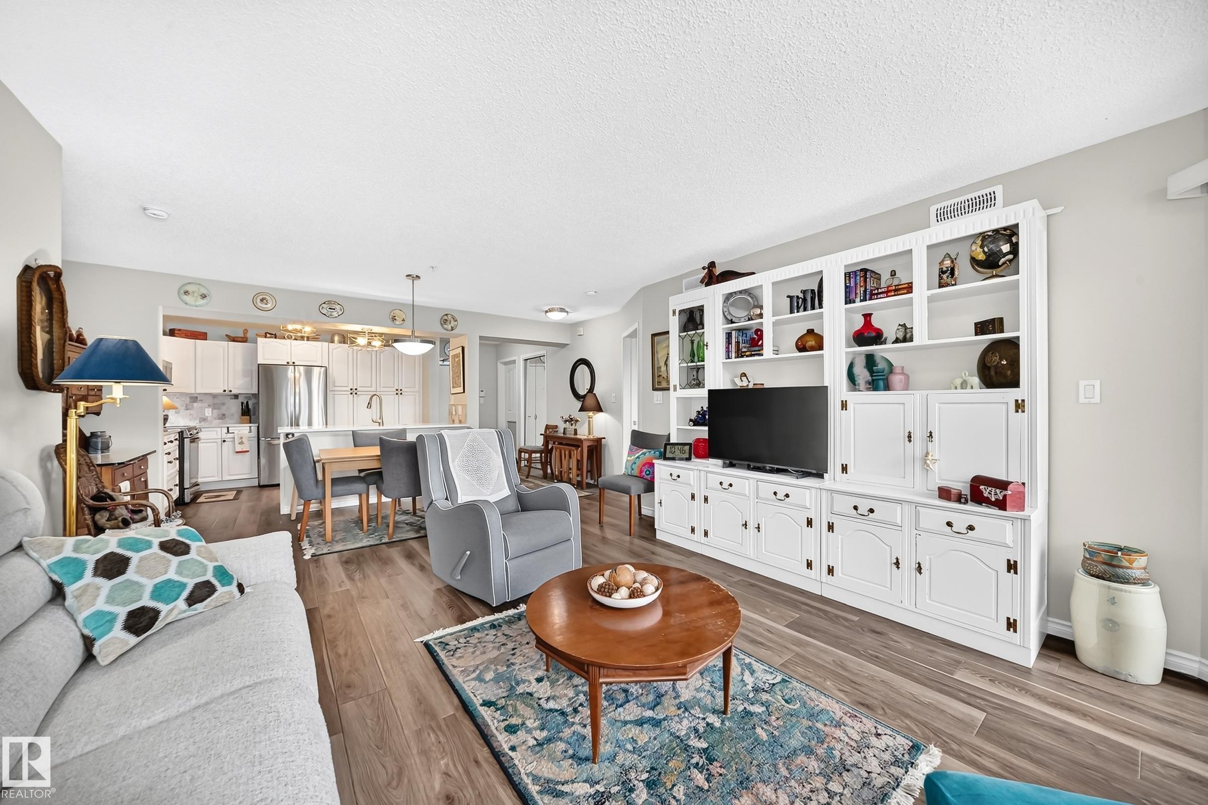 #209 102 Bridgeport Cx, Leduc, AB - Indoor Photo Showing Living Room