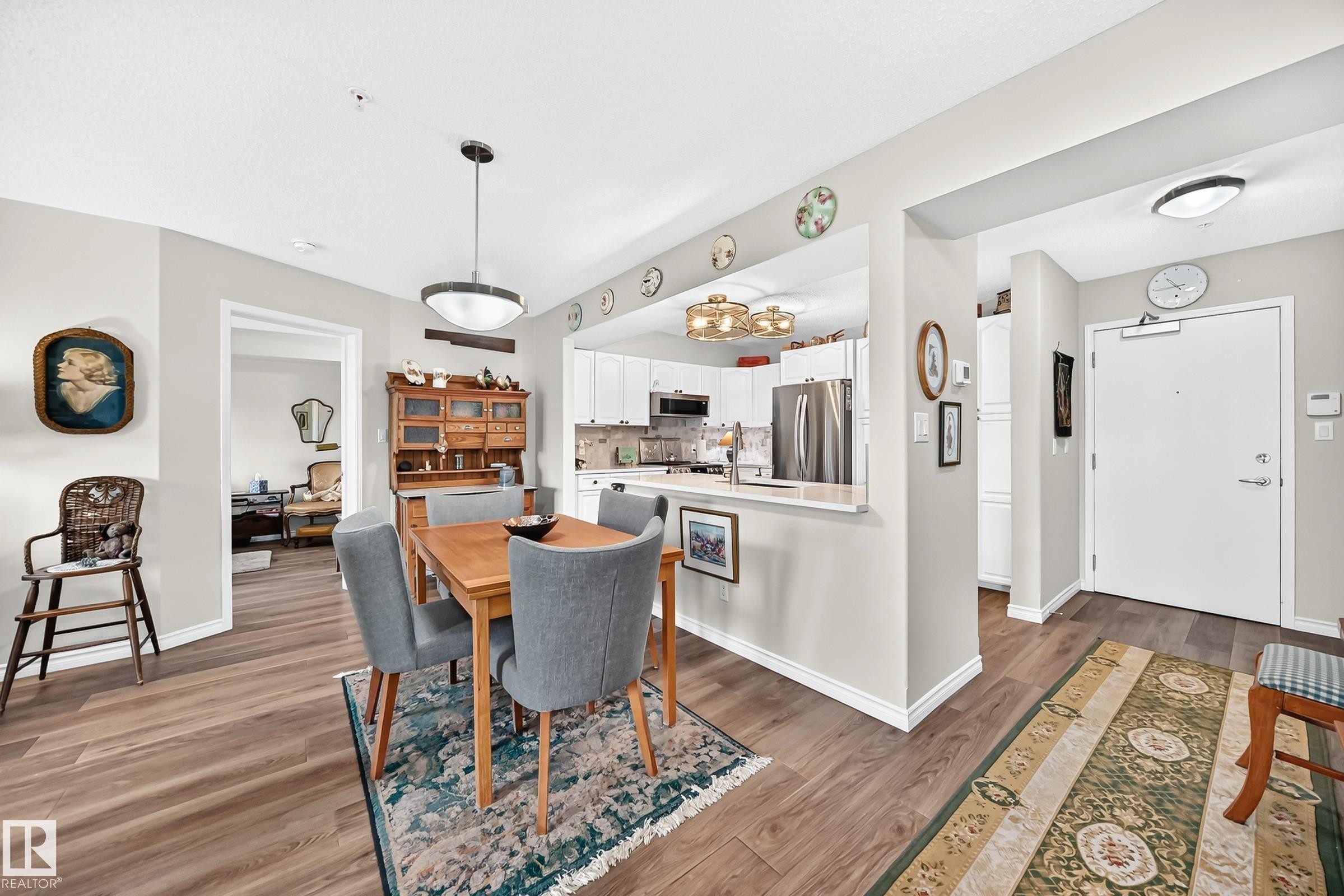 #209 102 Bridgeport Cx, Leduc, AB - Indoor Photo Showing Dining Room
