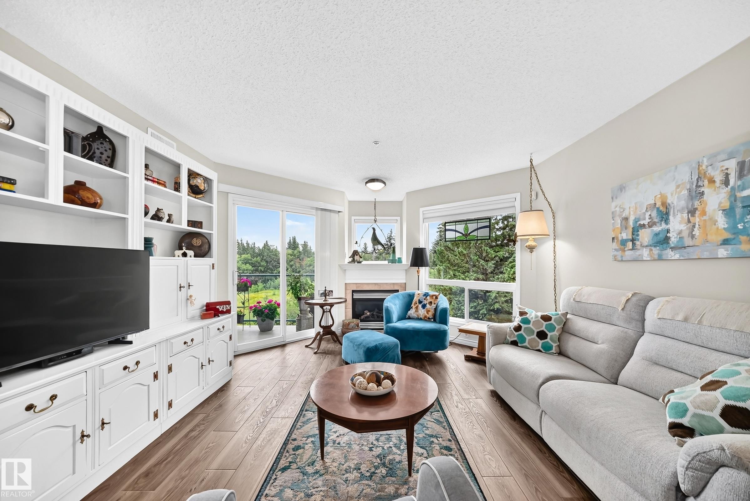 #209 102 Bridgeport Cx, Leduc, AB - Indoor Photo Showing Living Room