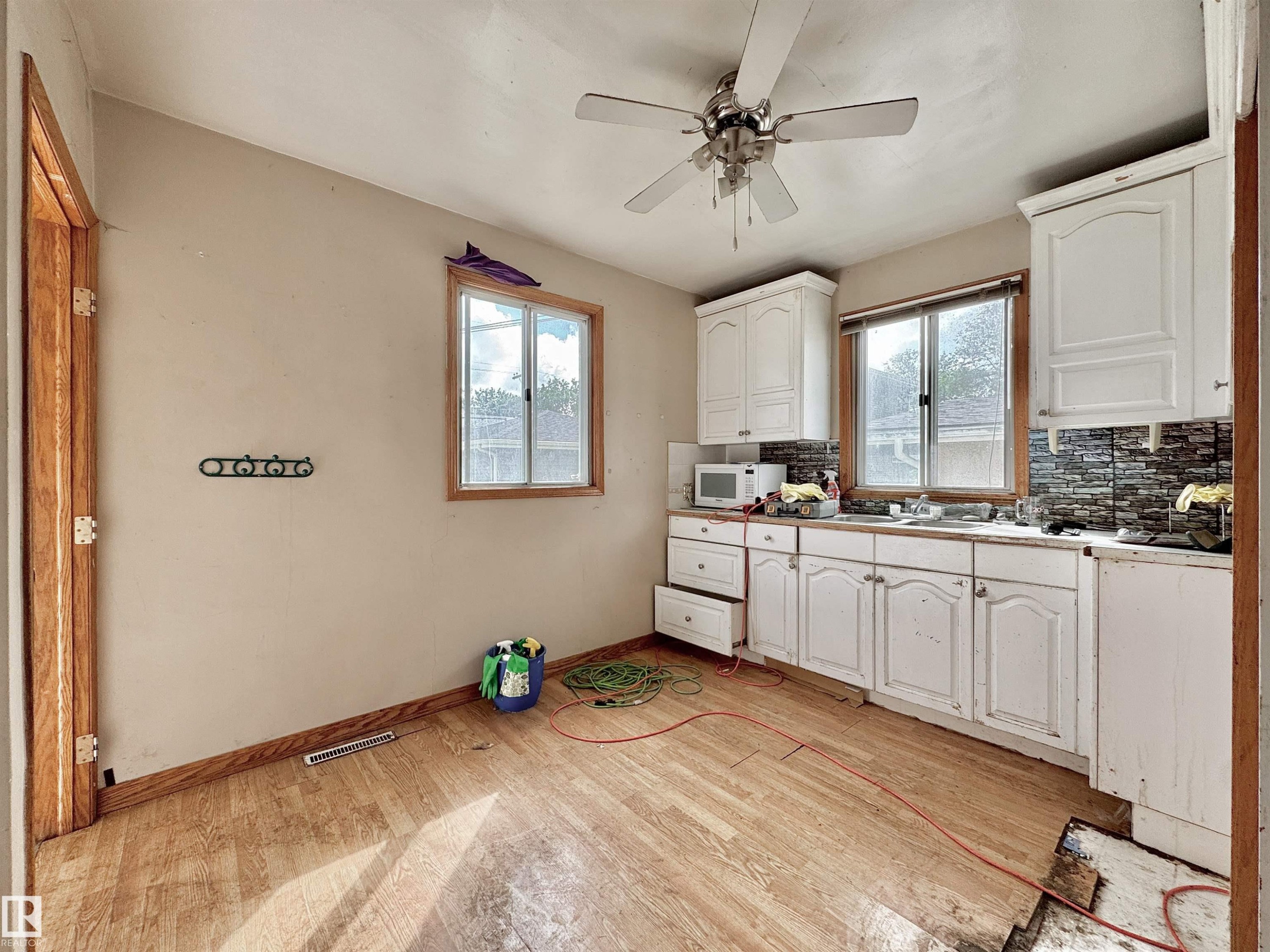 6209 106 Street Nw, Edmonton, AB - Indoor Photo Showing Kitchen With Double Sink
