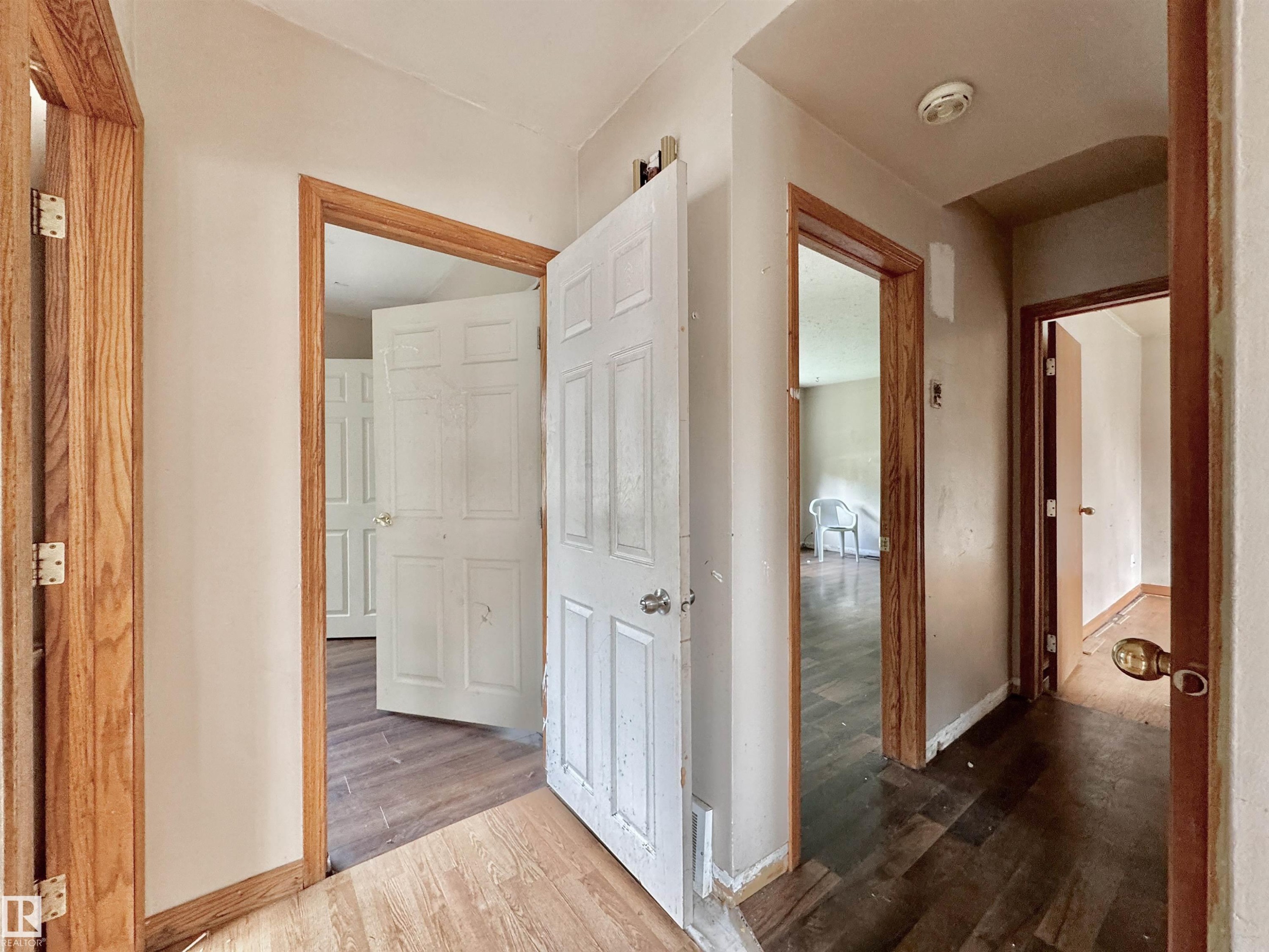 6209 106 Street Nw, Edmonton, AB - Indoor Photo Showing Other Room