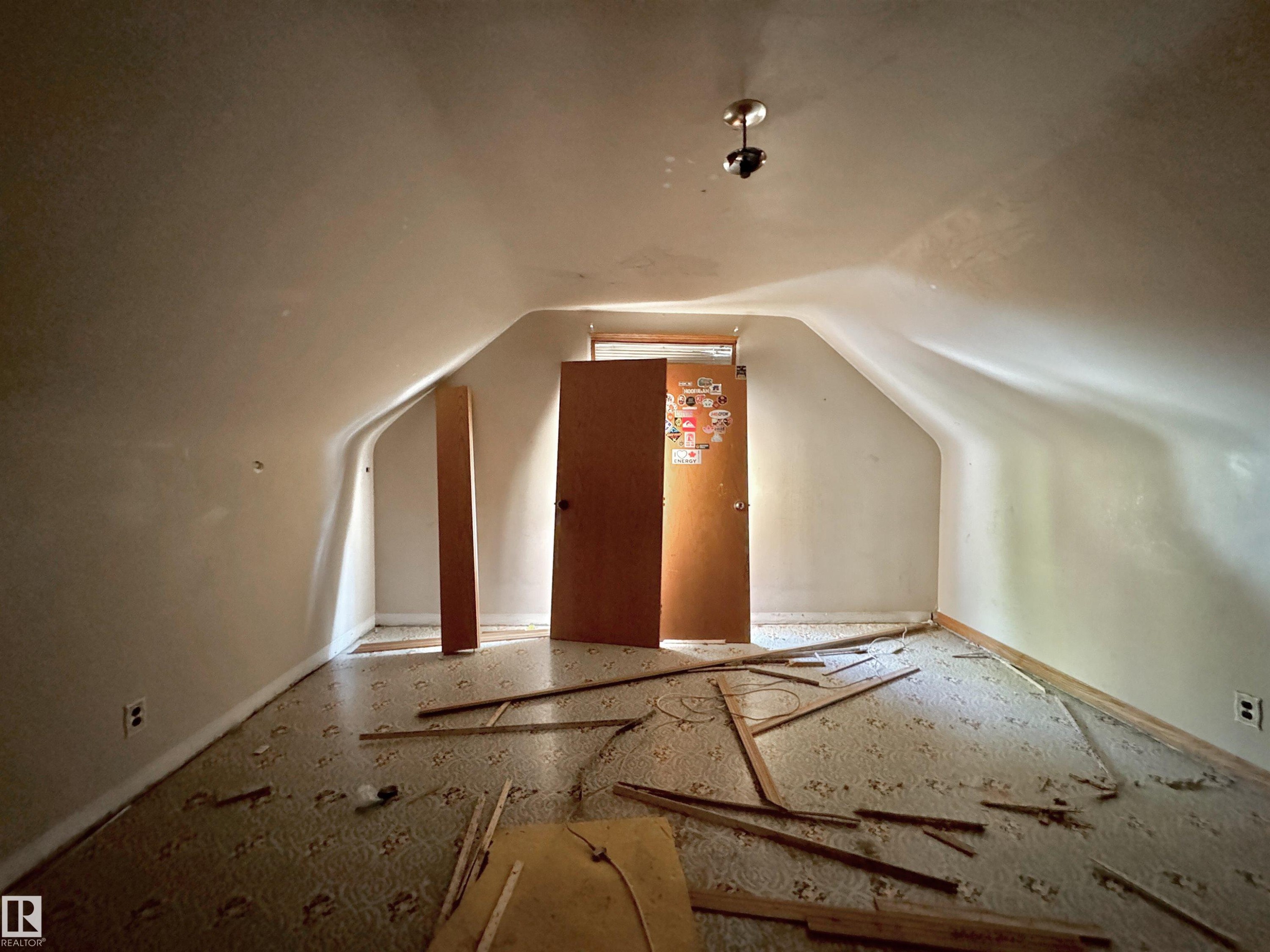 6209 106 Street Nw, Edmonton, AB - Indoor Photo Showing Other Room