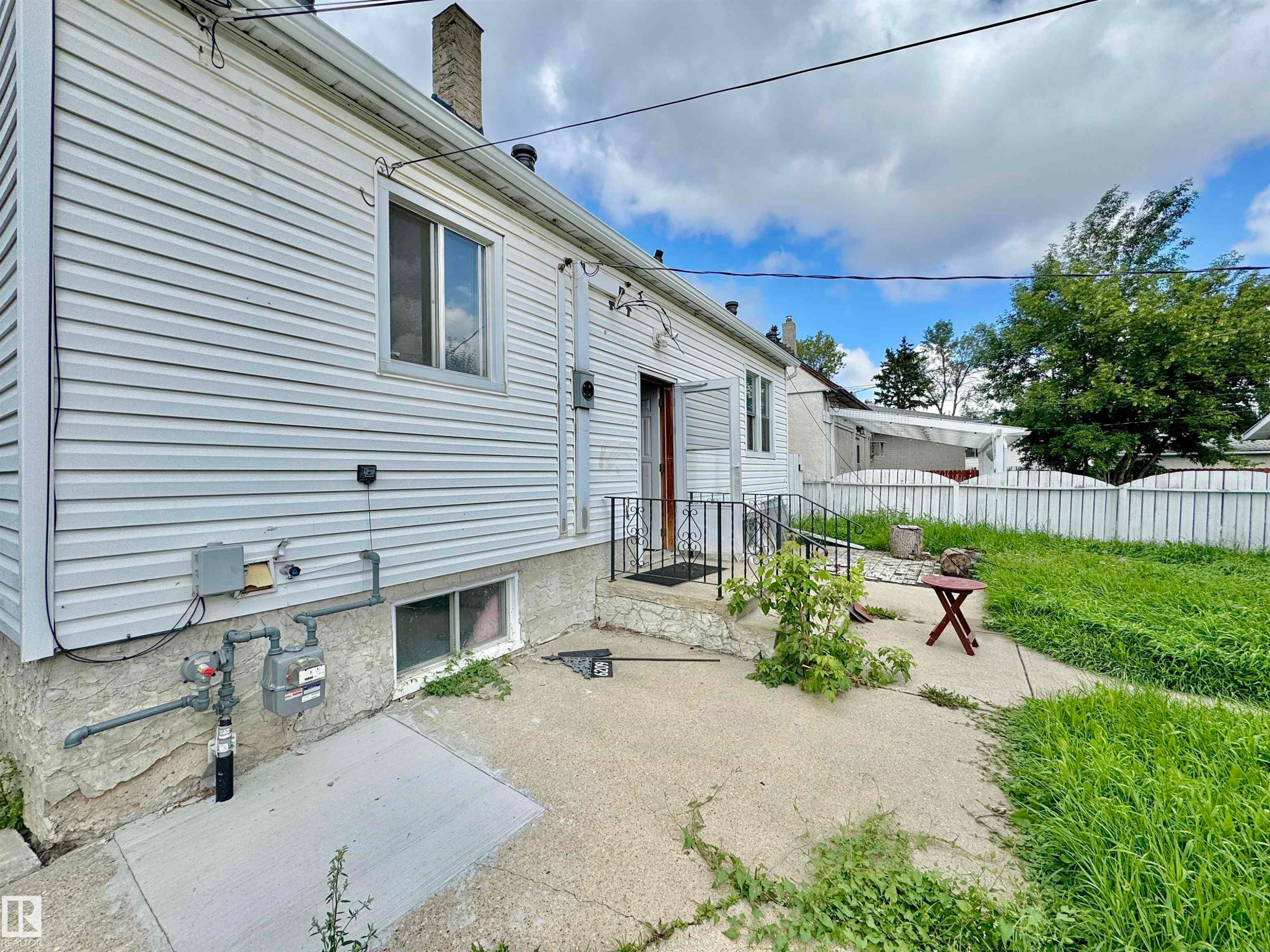 6209 106 Street Nw, Edmonton, AB - Outdoor