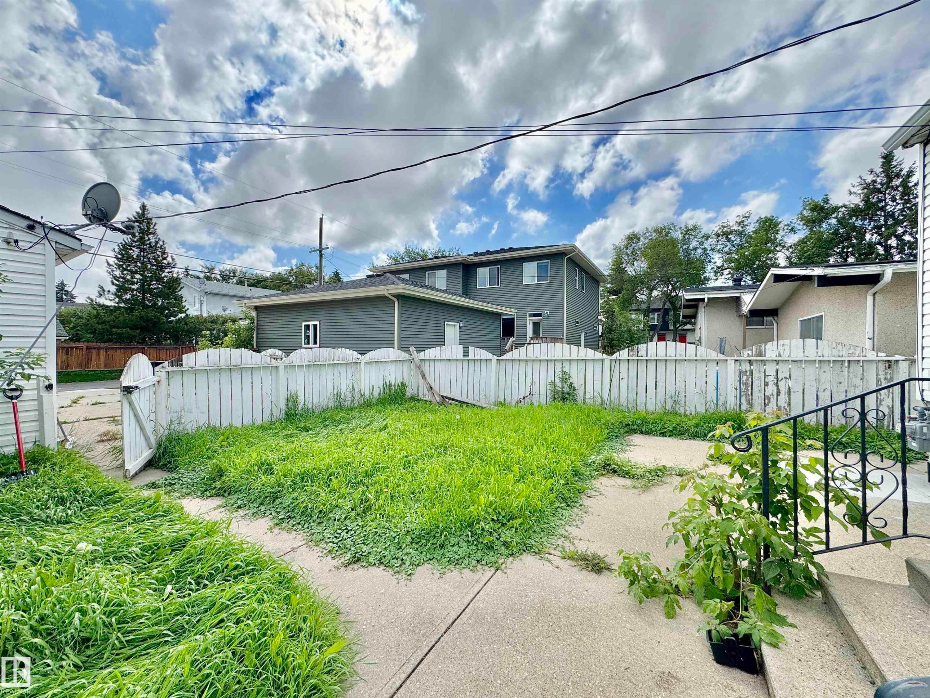 6209 106 Street Nw, Edmonton, AB - Outdoor