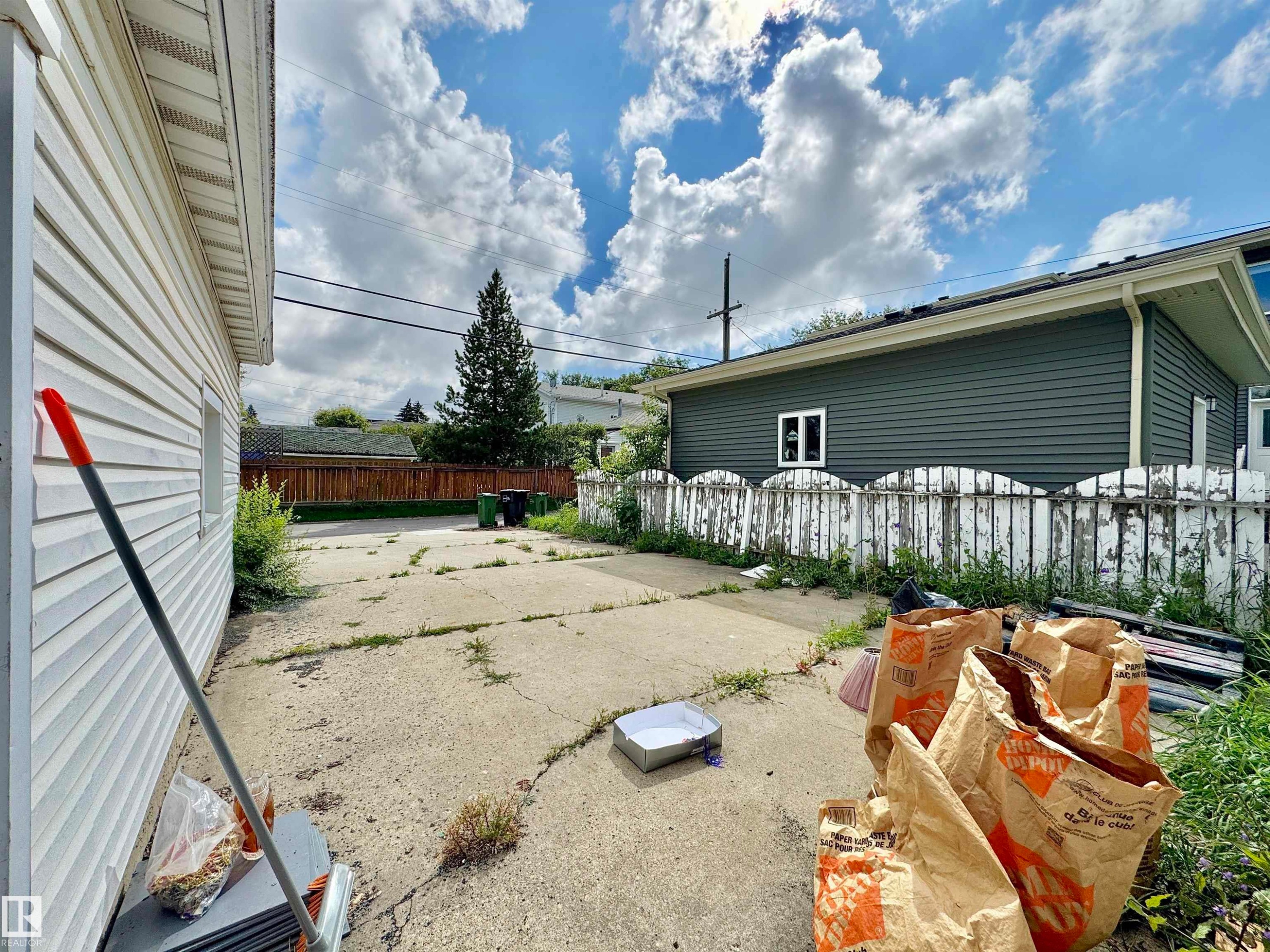 6209 106 Street Nw, Edmonton, AB - Outdoor