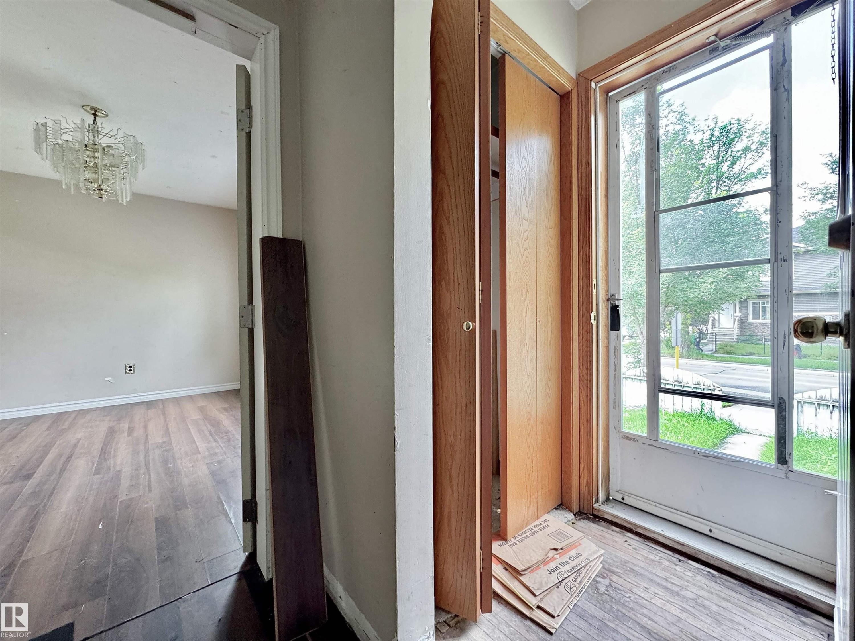 6209 106 Street Nw, Edmonton, AB - Indoor Photo Showing Other Room