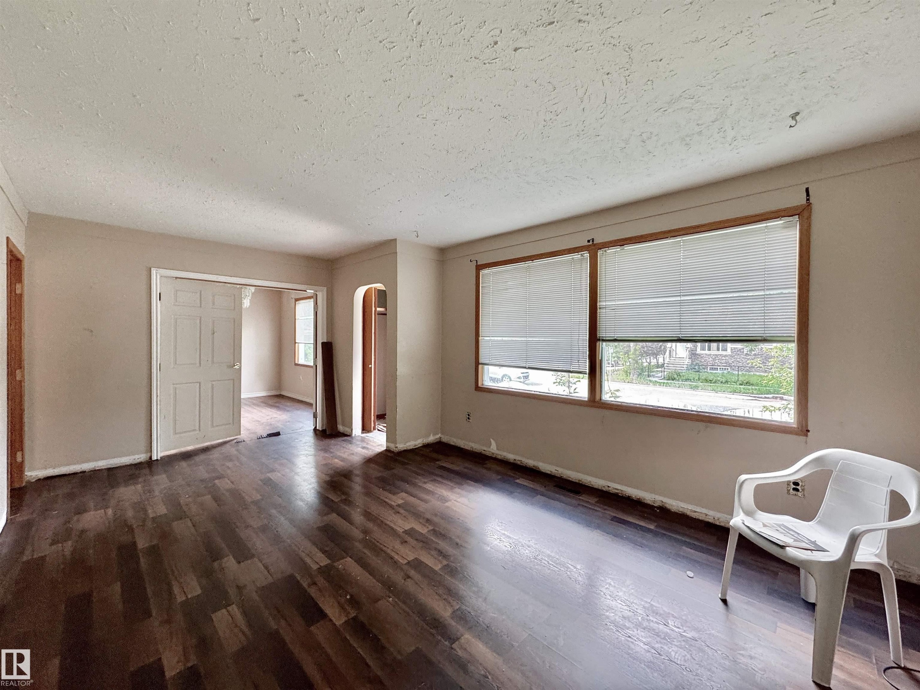 6209 106 Street Nw, Edmonton, AB - Indoor Photo Showing Other Room