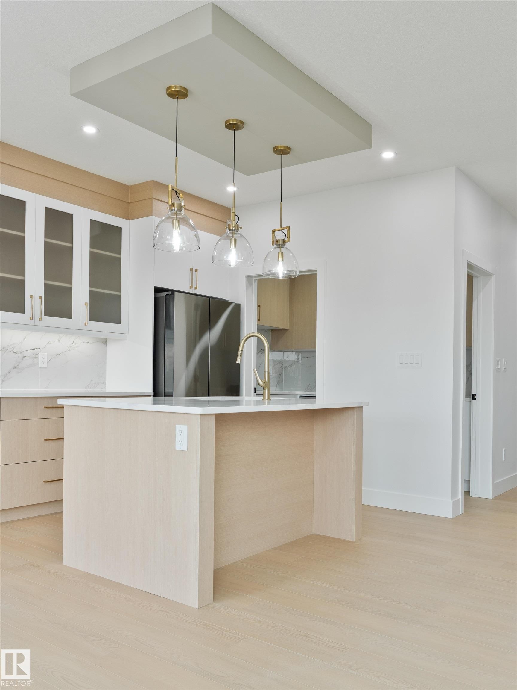 573 Ashgrove Circle, Leduc, AB - Indoor Photo Showing Kitchen