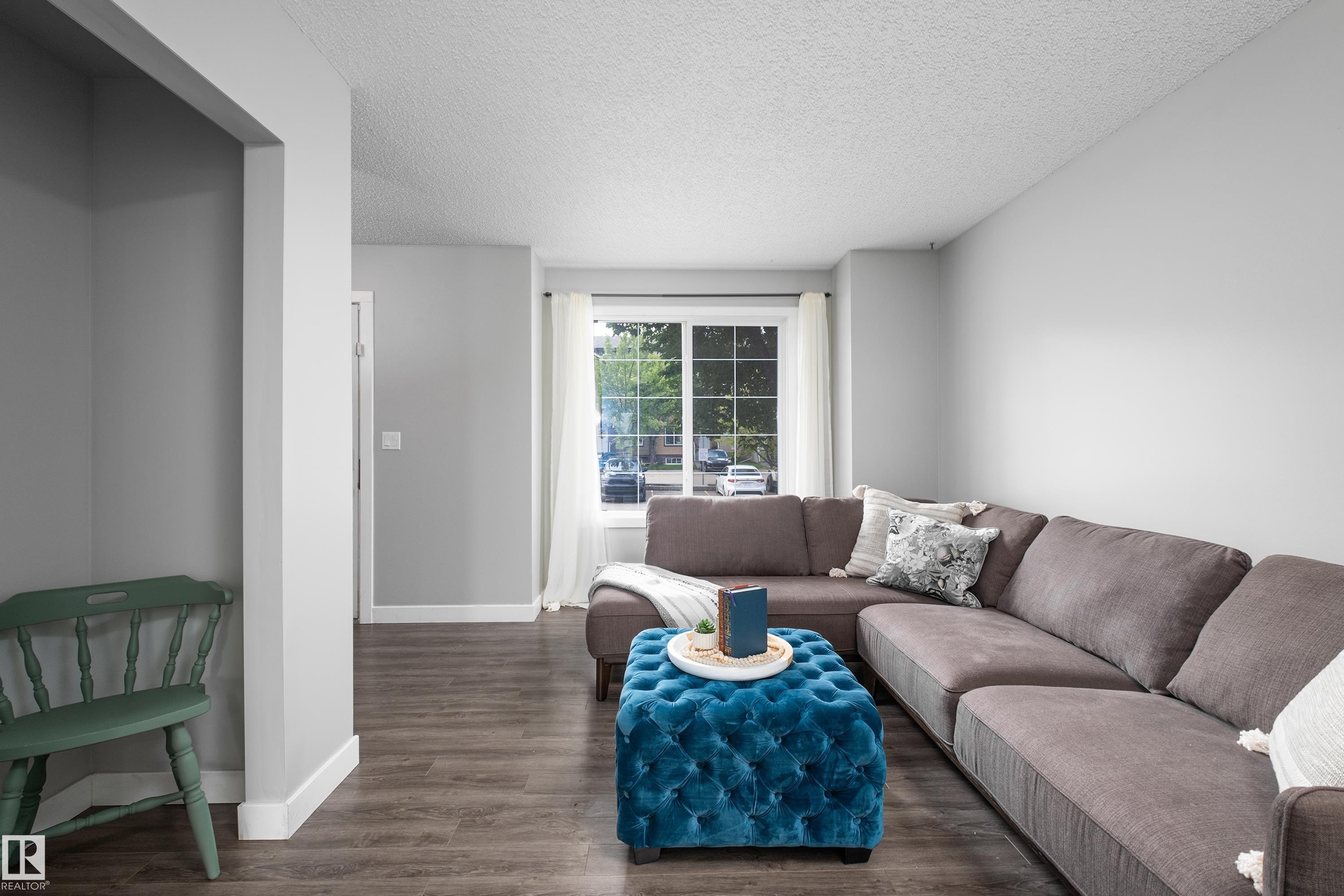 #12 320 Spruce Ridge Rd, Spruce Grove, AB - Indoor Photo Showing Living Room