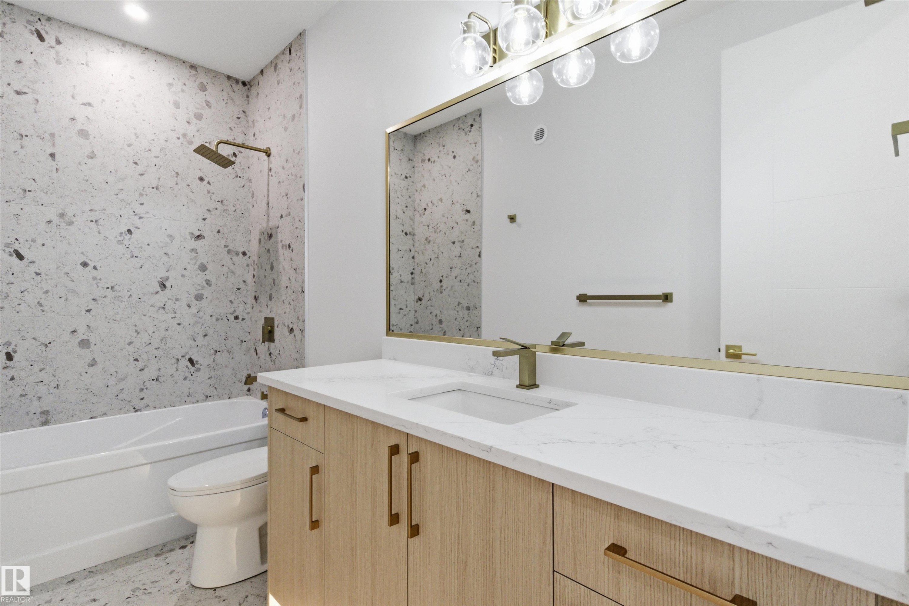 529 Ashgrove Circle, Leduc, AB - Indoor Photo Showing Bathroom