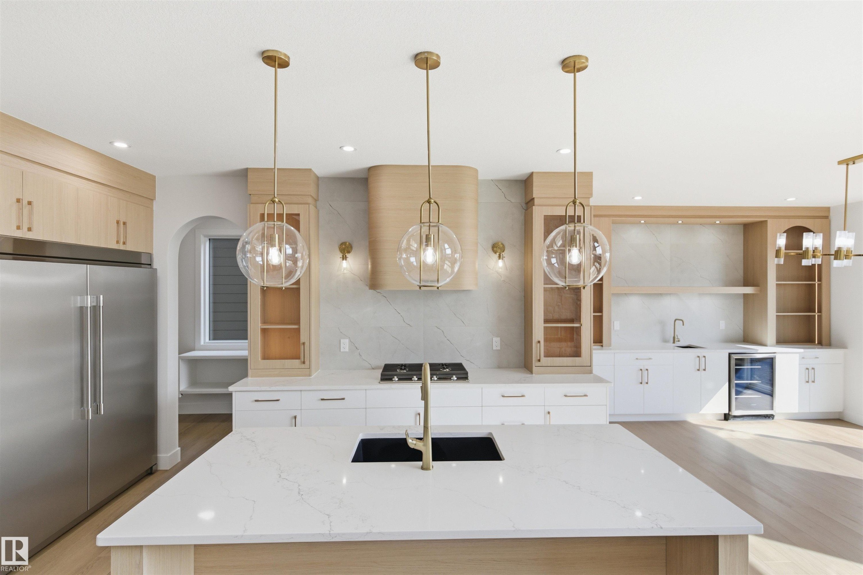 529 Ashgrove Circle, Leduc, AB - Indoor Photo Showing Kitchen With Upgraded Kitchen