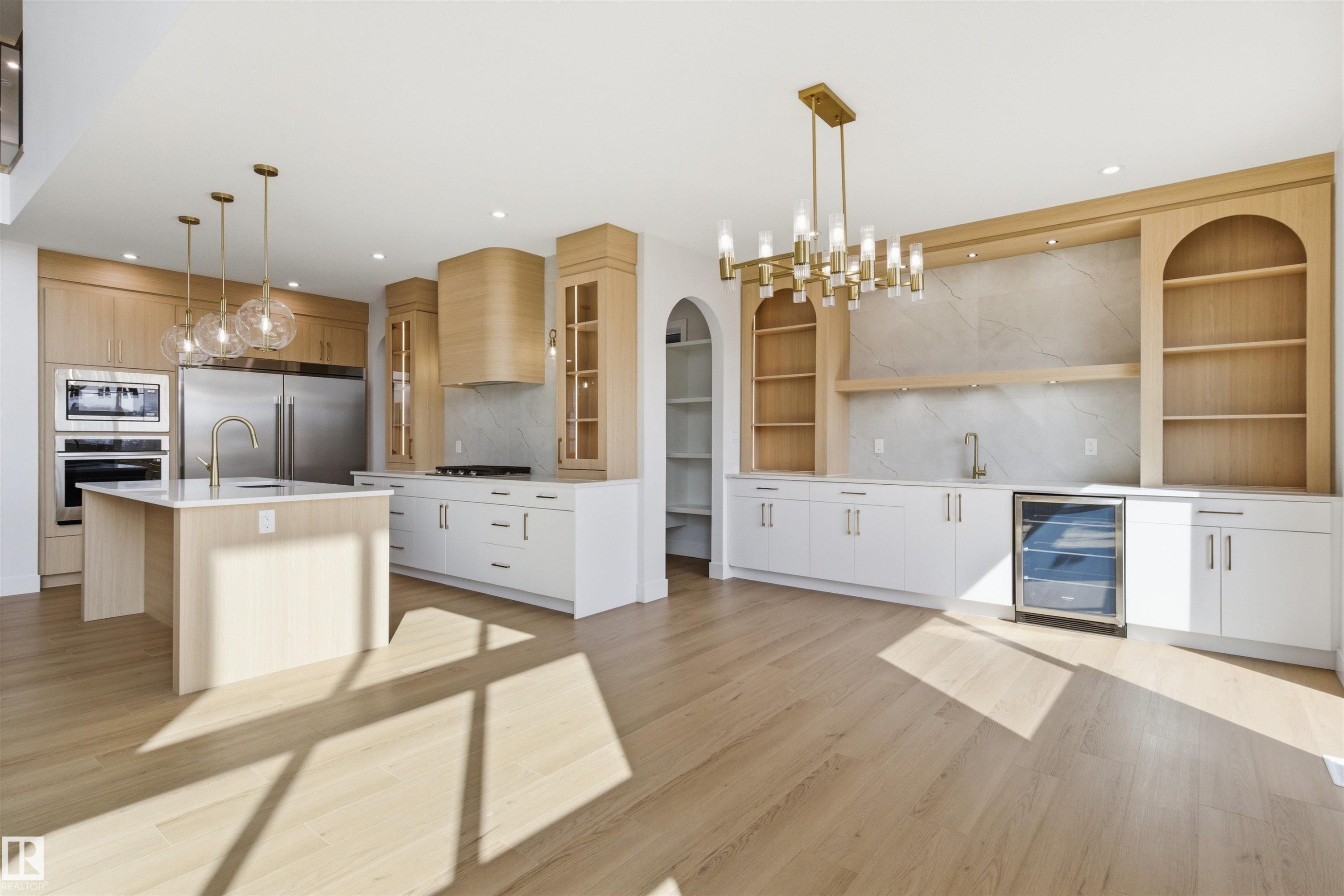 529 Ashgrove Circle, Leduc, AB - Indoor Photo Showing Kitchen With Upgraded Kitchen