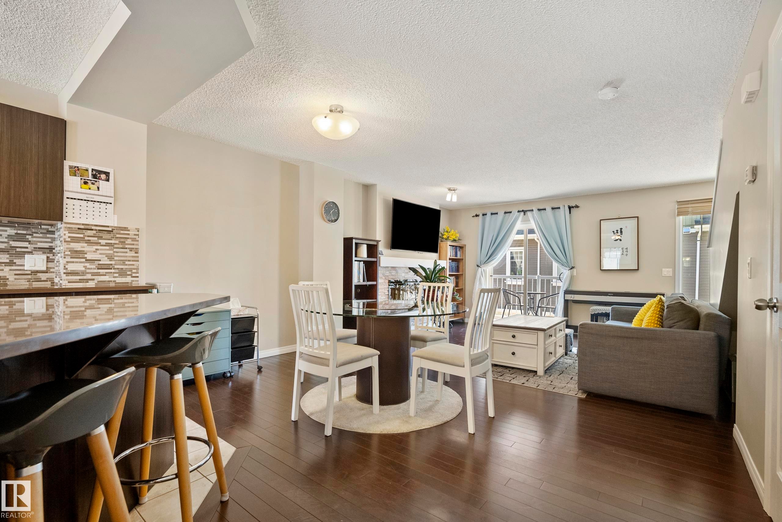 #81 4050 Savaryn Dr Sw, Edmonton, AB - Indoor
