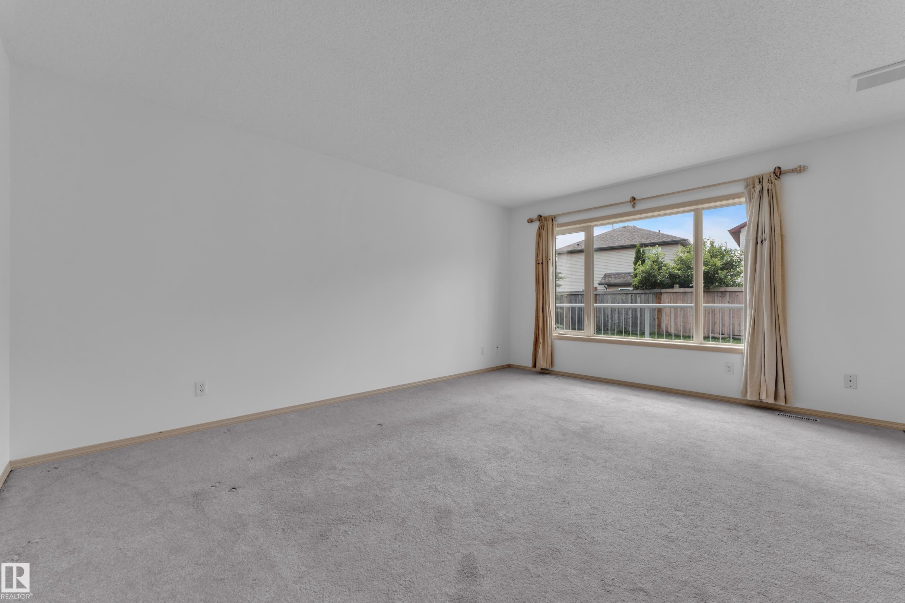 14031 136 Street Nw, Edmonton, AB - Indoor