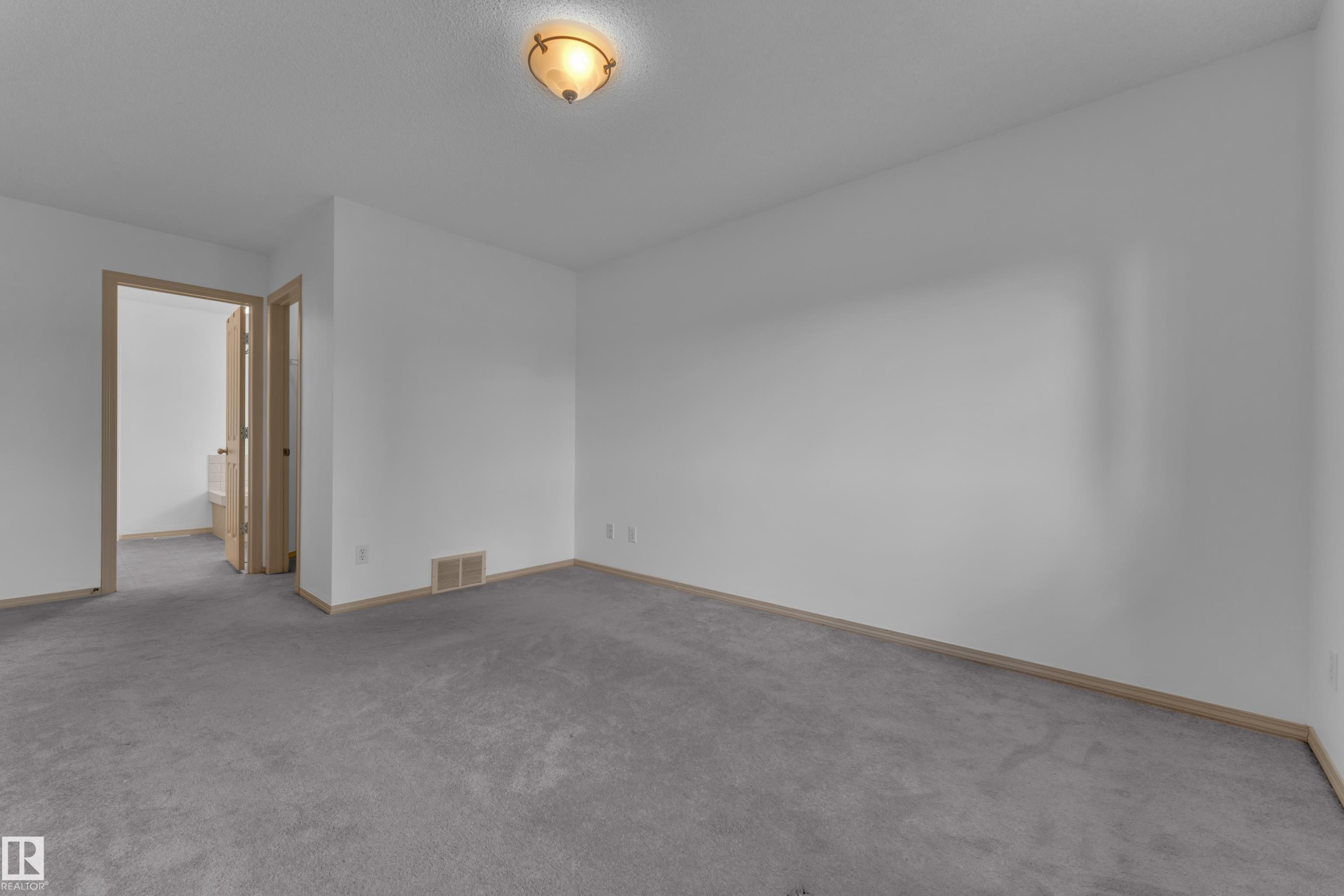 14031 136 Street Nw, Edmonton, AB - Indoor Photo Showing Other Room