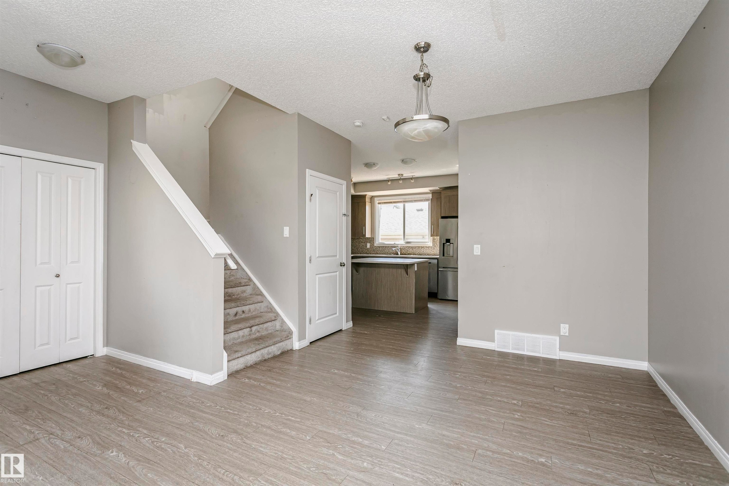 8103 Chappelle Way Sw, Edmonton, AB - Indoor Photo Showing Other Room
