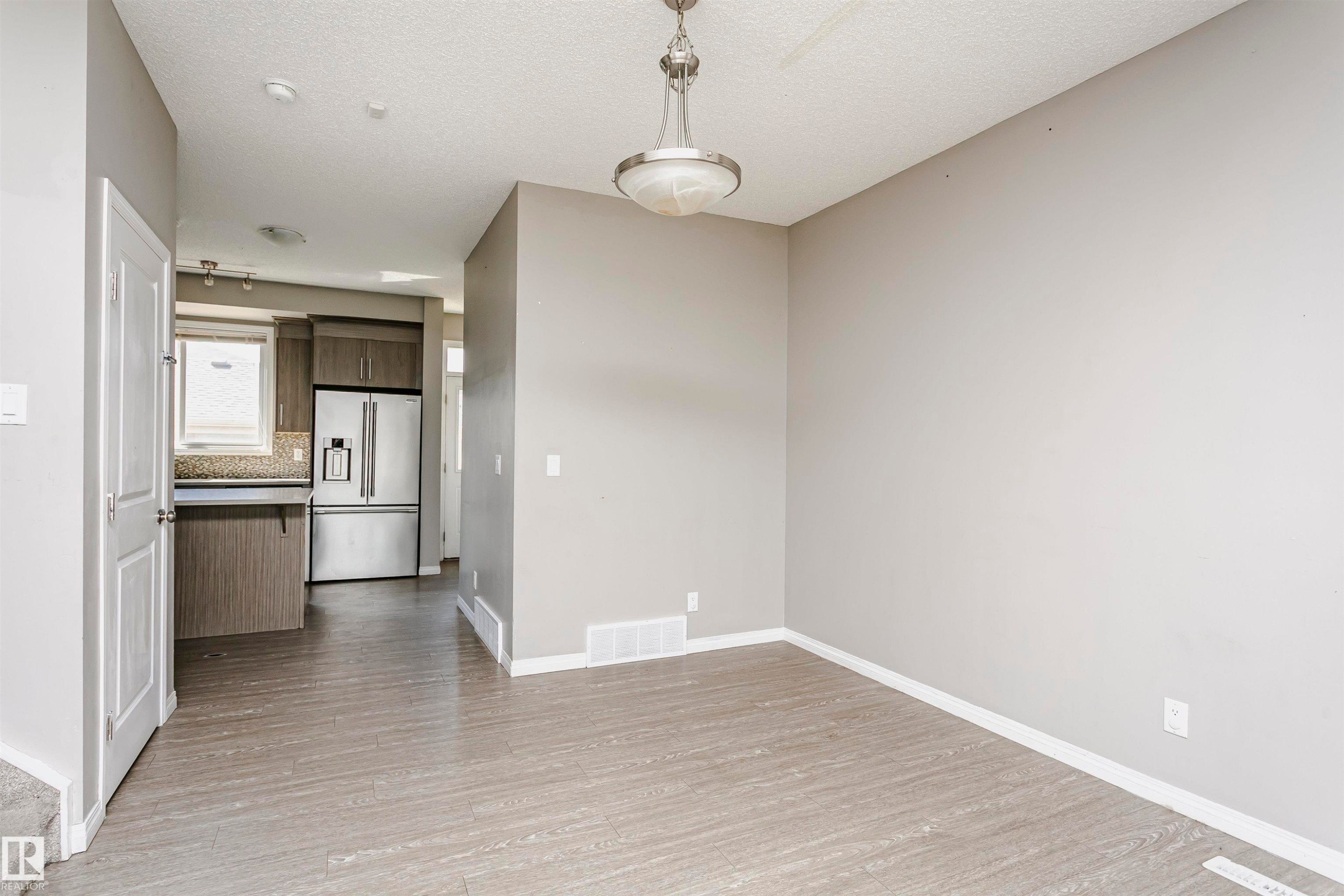 8103 Chappelle Way Sw, Edmonton, AB - Indoor