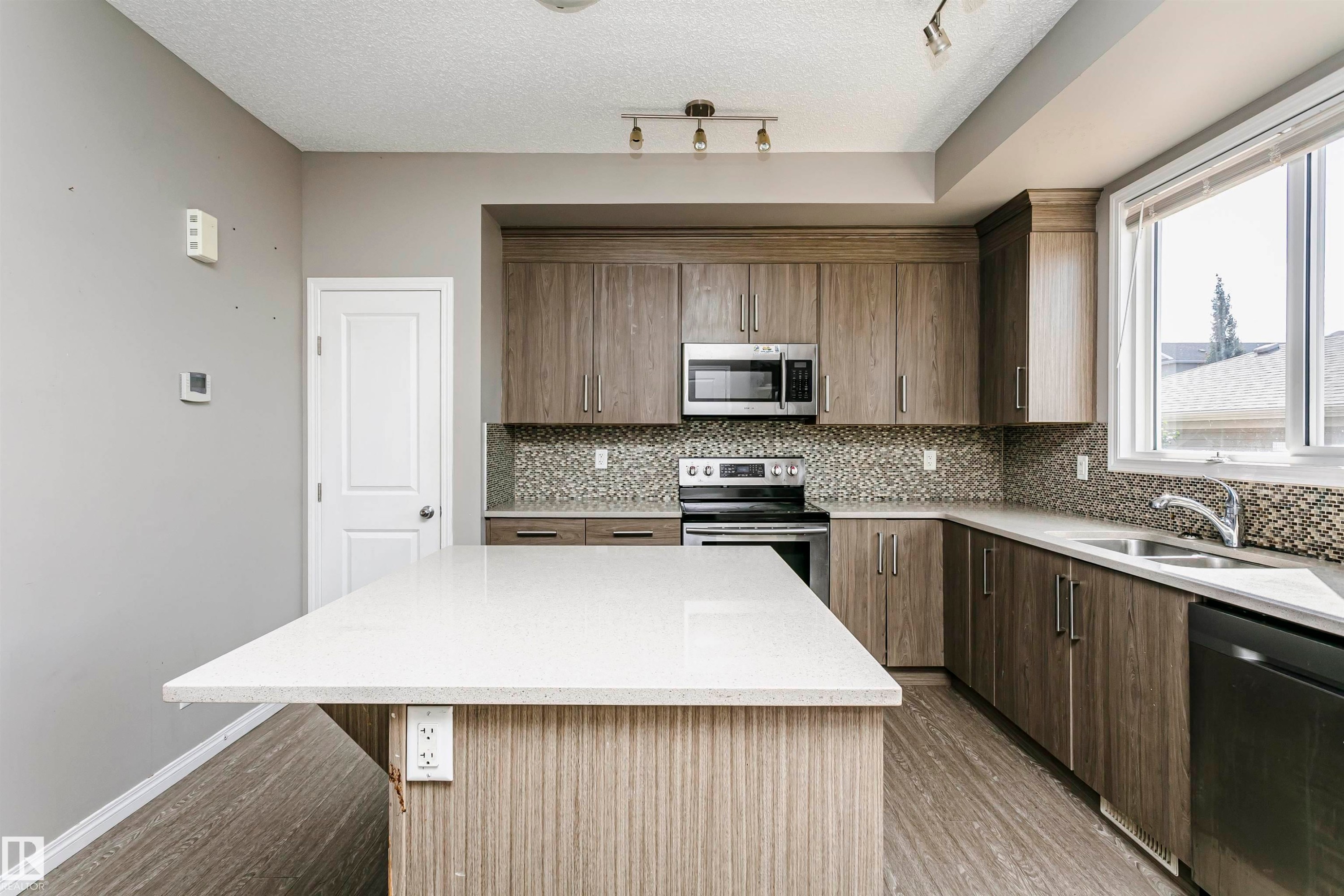8103 Chappelle Way Sw, Edmonton, AB - Indoor Photo Showing Kitchen With Double Sink