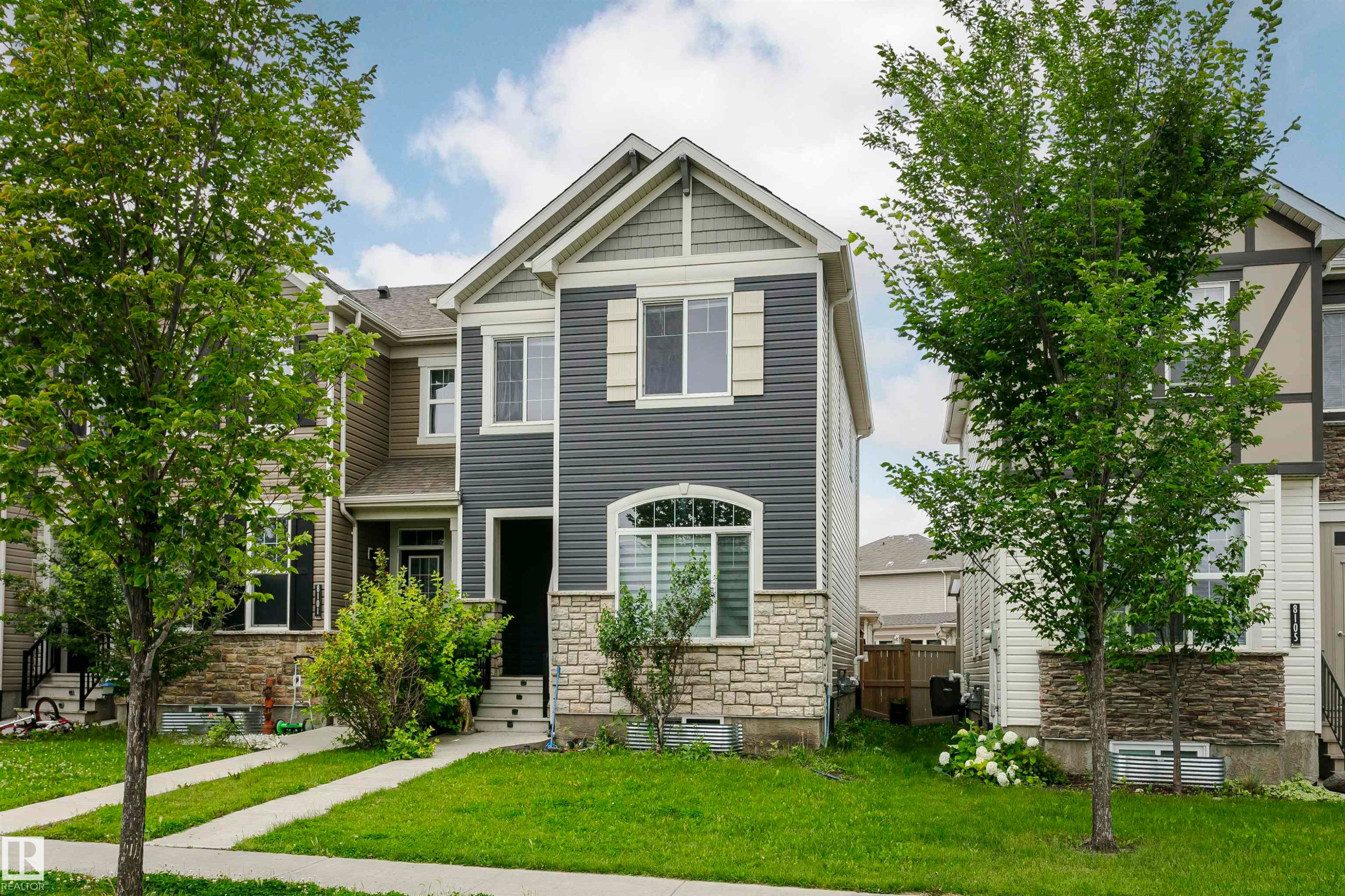 8103 Chappelle Way Sw, Edmonton, AB - Outdoor With Facade