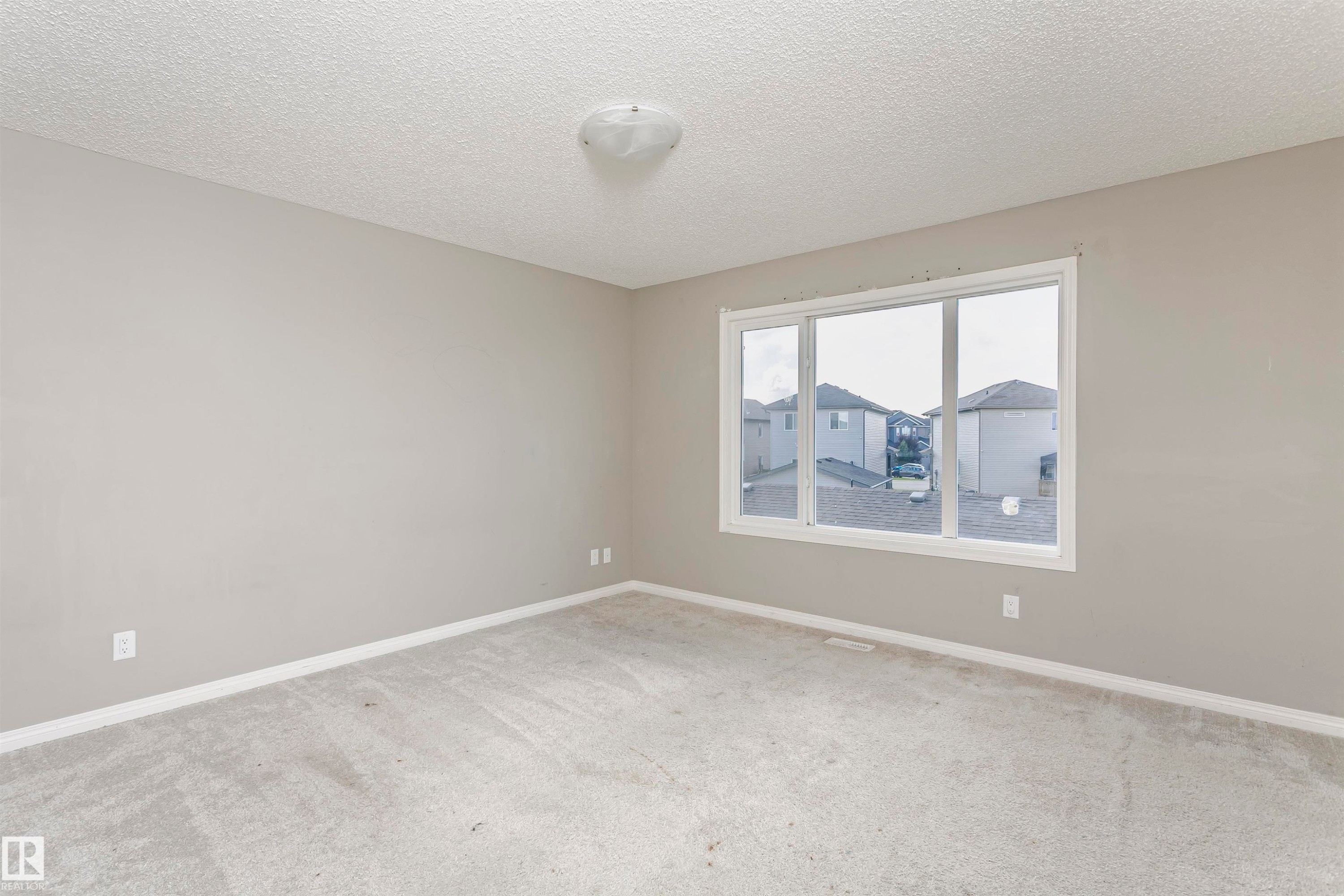 8103 Chappelle Way Sw, Edmonton, AB - Indoor Photo Showing Other Room