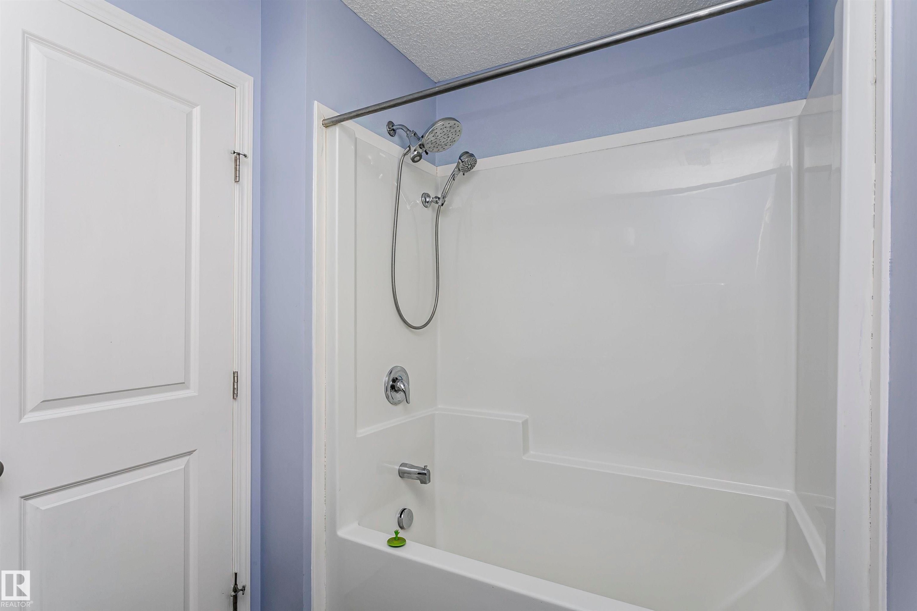 8103 Chappelle Way Sw, Edmonton, AB - Indoor Photo Showing Bathroom