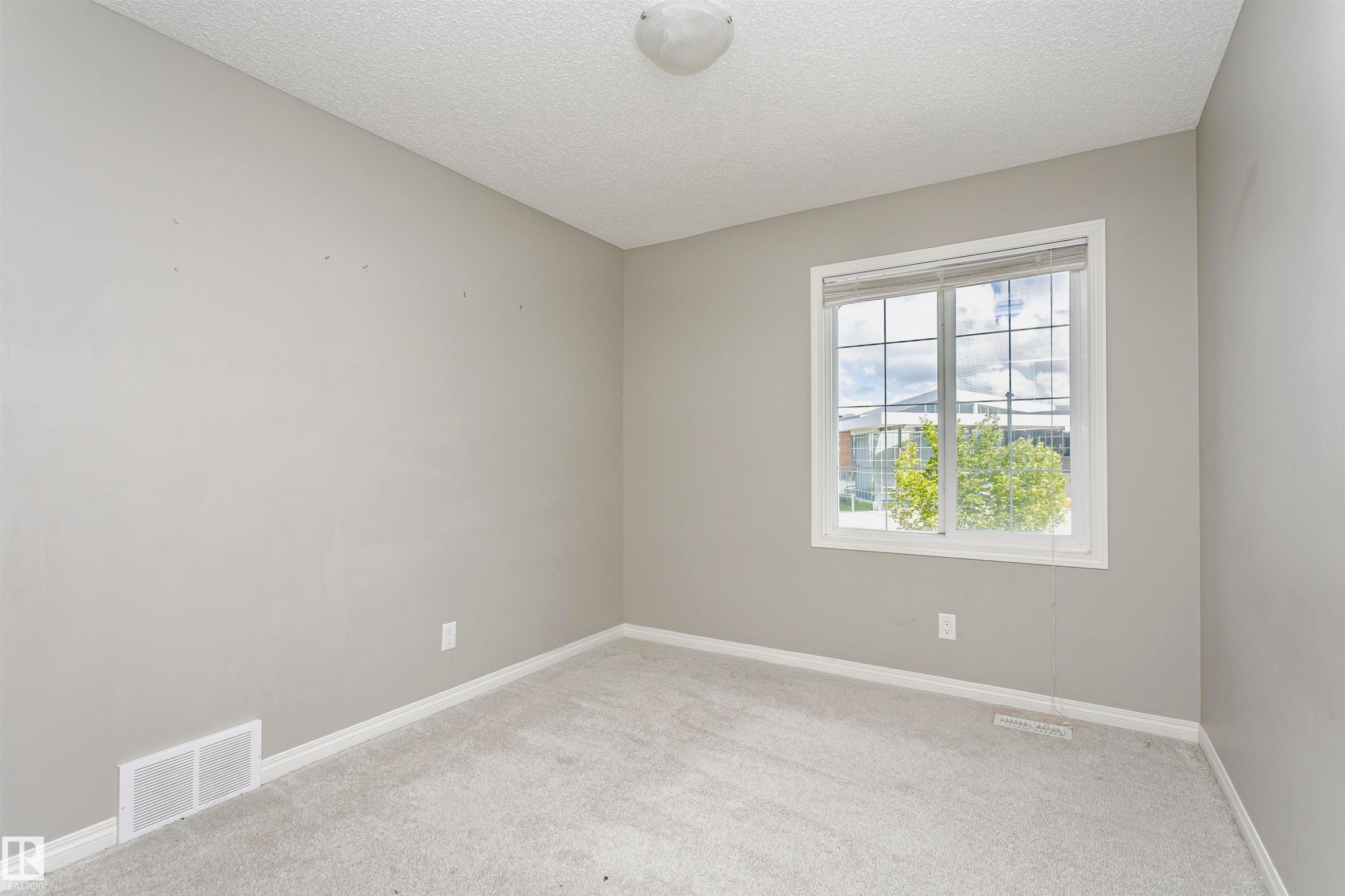 8103 Chappelle Way Sw, Edmonton, AB - Indoor Photo Showing Other Room