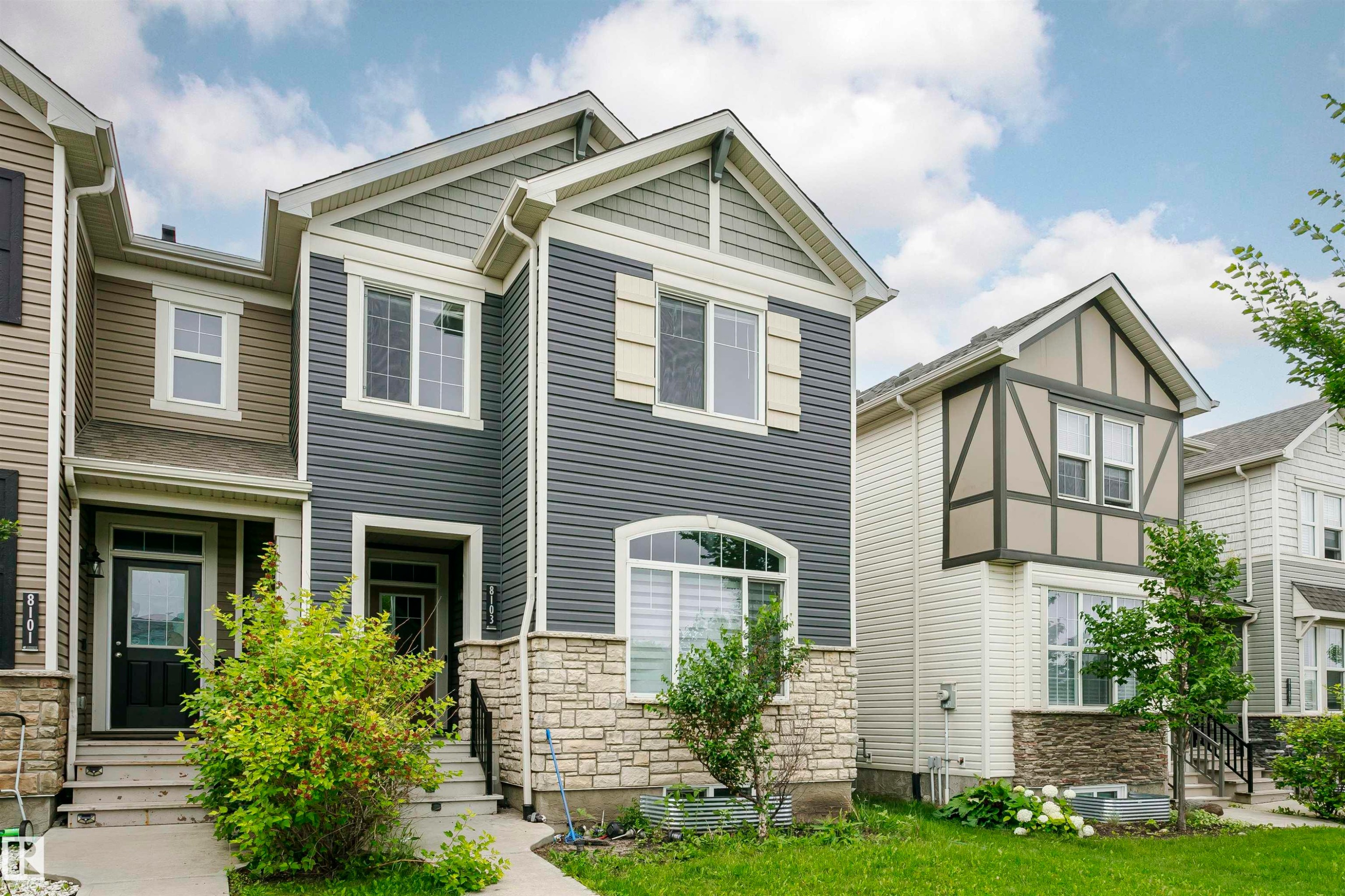 8103 Chappelle Way Sw, Edmonton, AB - Outdoor With Facade
