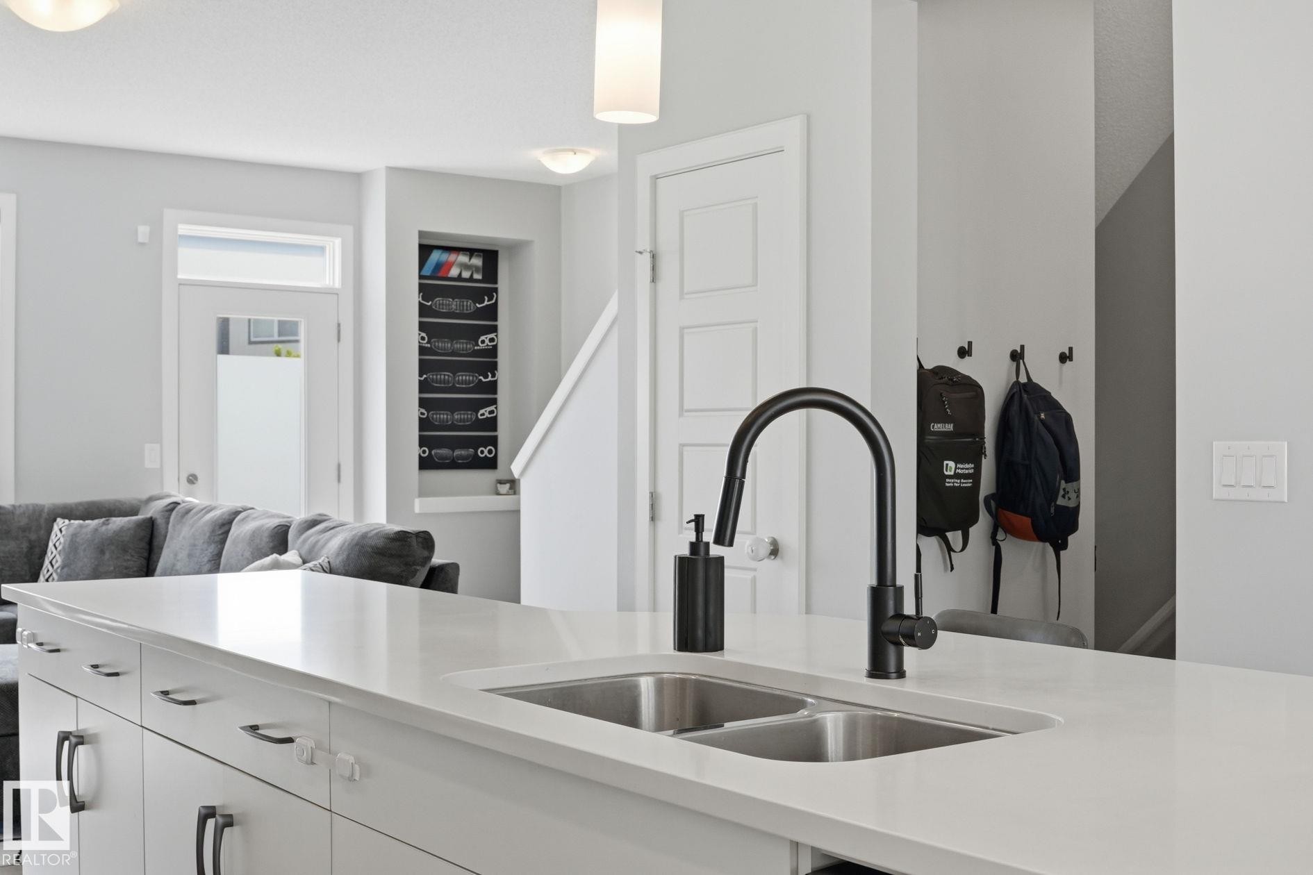#73 16903 68 St Nw, Edmonton, AB - Indoor Photo Showing Kitchen With Double Sink