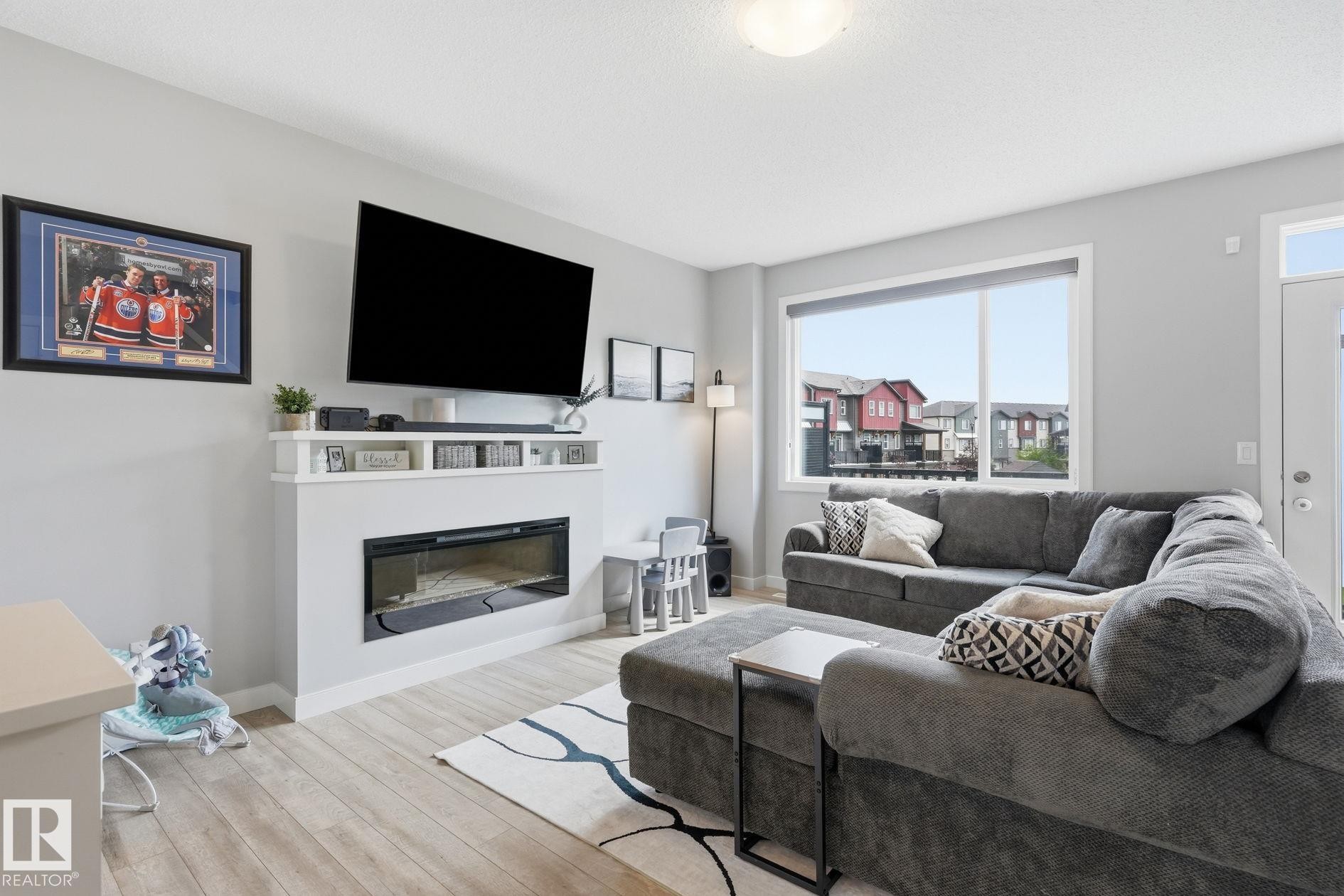 #73 16903 68 St Nw, Edmonton, AB - Indoor Photo Showing Living Room With Fireplace