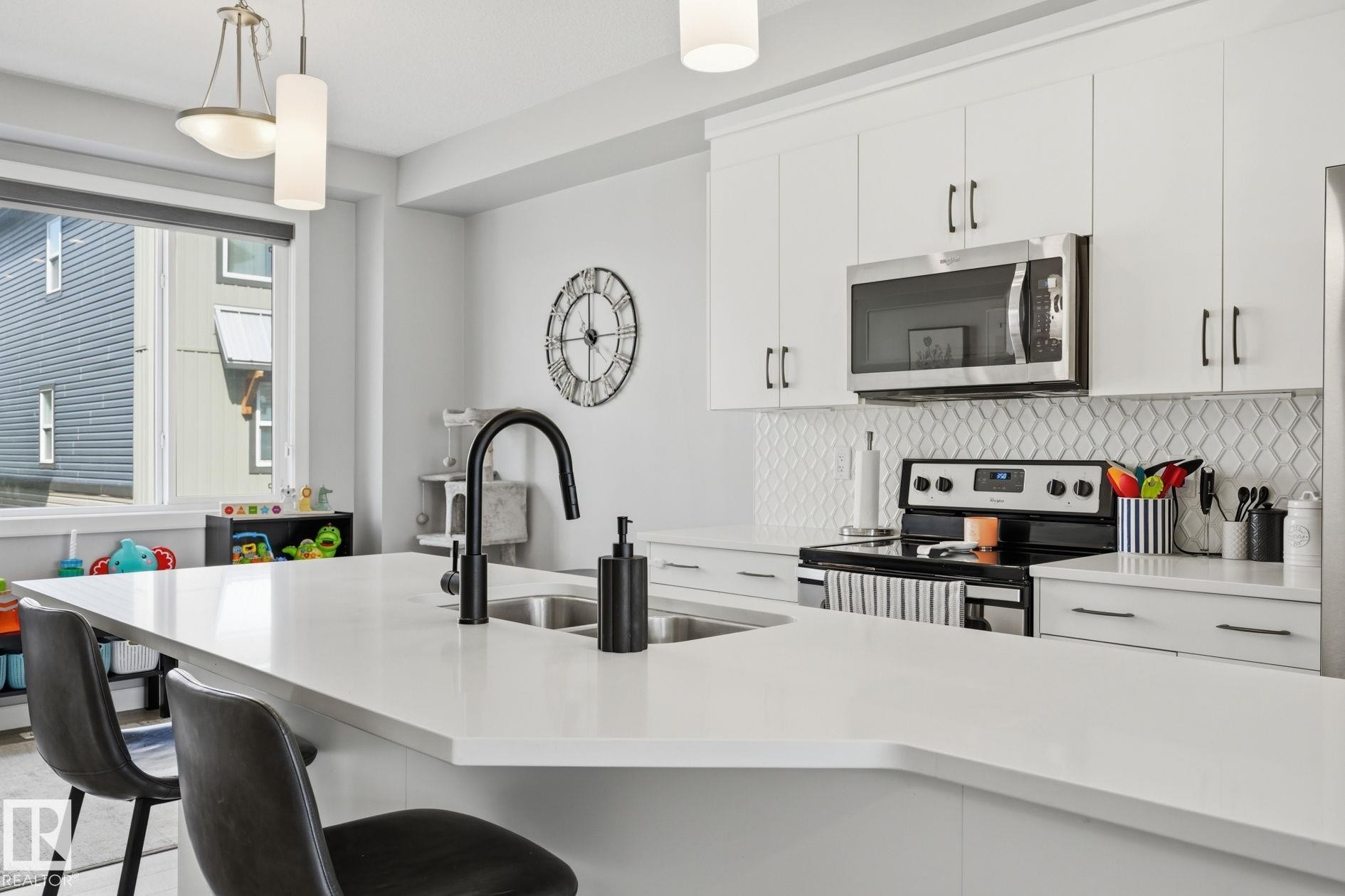 #73 16903 68 St Nw, Edmonton, AB - Indoor Photo Showing Kitchen With Double Sink With Upgraded Kitchen