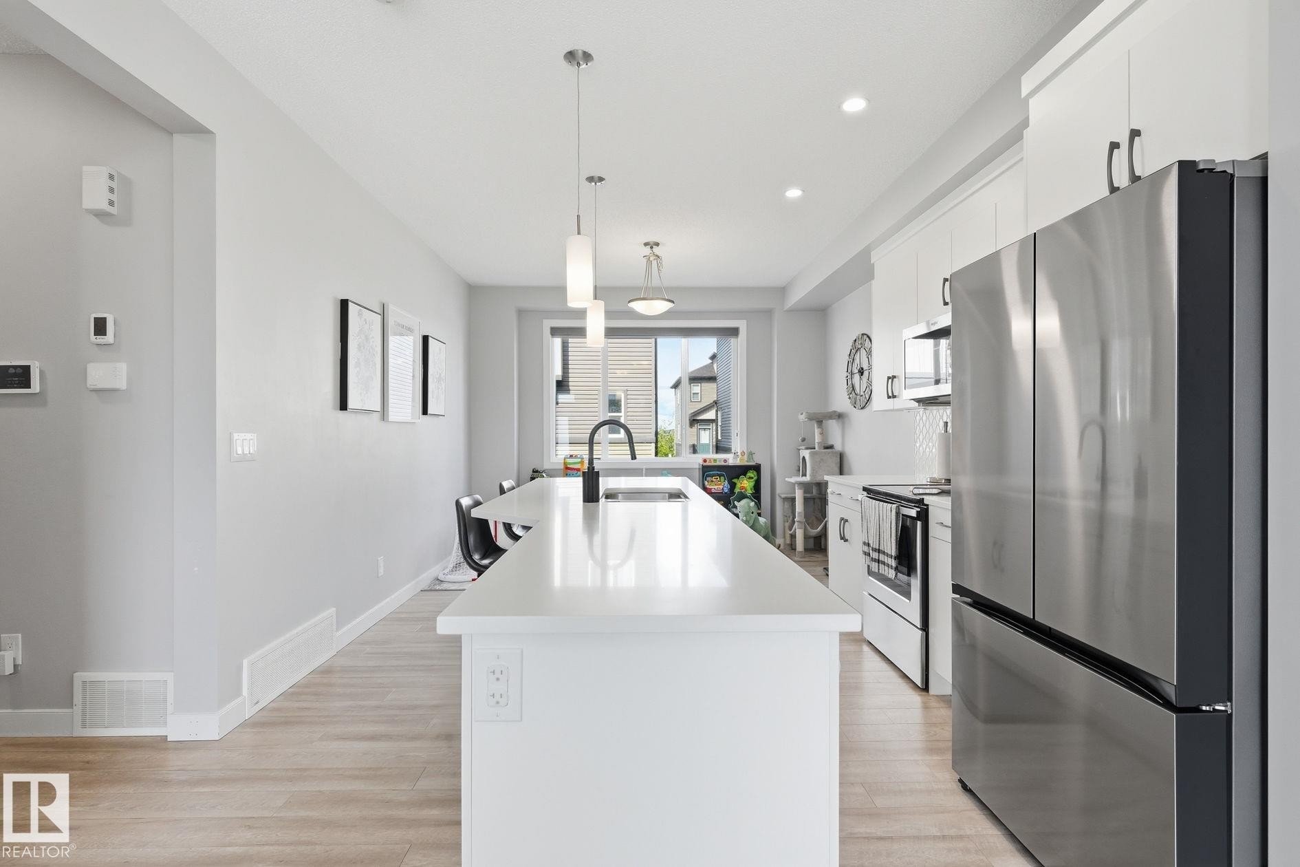 #73 16903 68 St Nw, Edmonton, AB - Indoor Photo Showing Kitchen With Stainless Steel Kitchen With Upgraded Kitchen