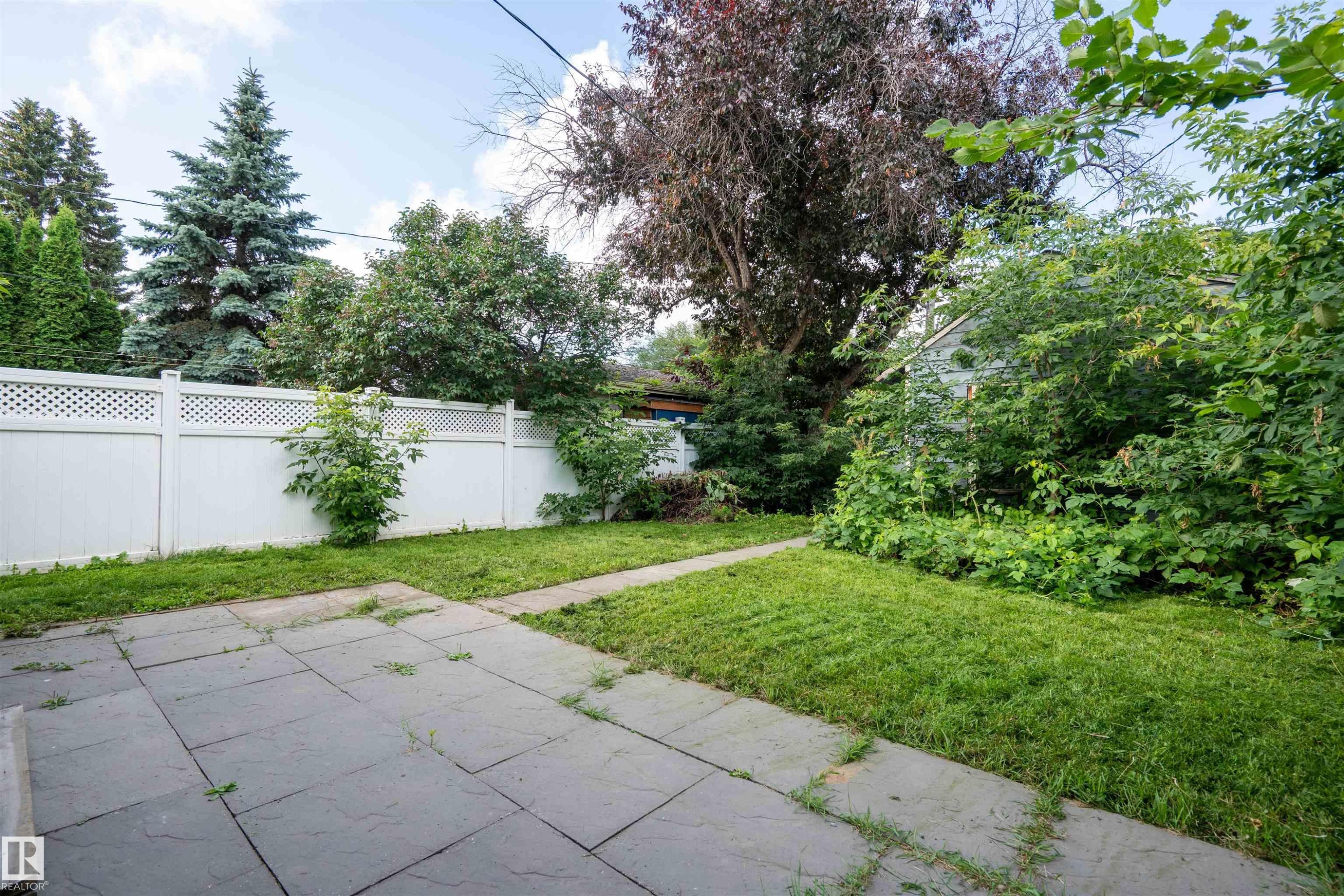 10330 76 Street Nw, Edmonton, AB - Outdoor